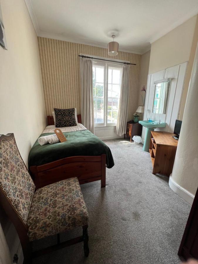 Standard Single Room external private bathroom