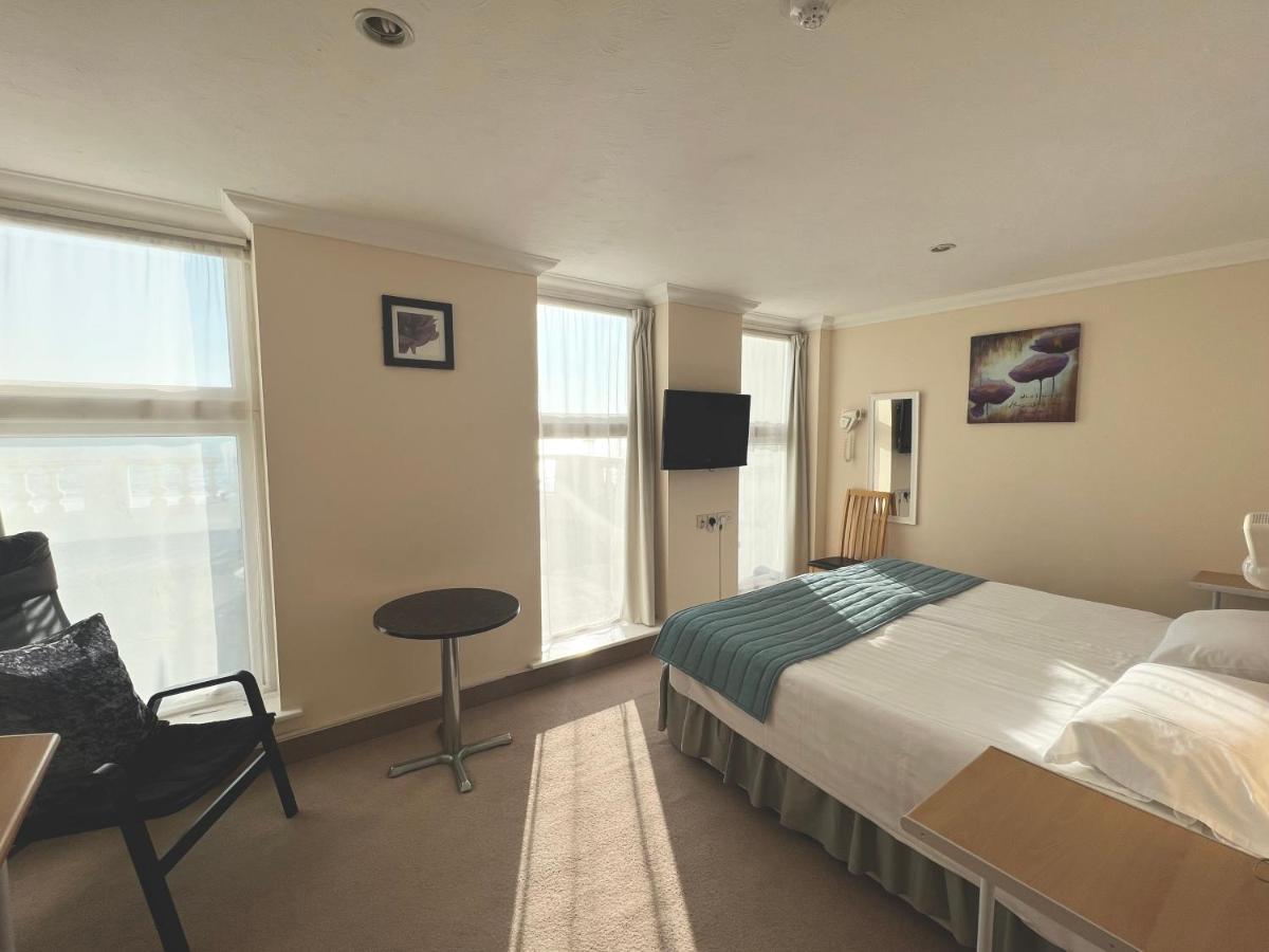 Double or Twin Room Sea View