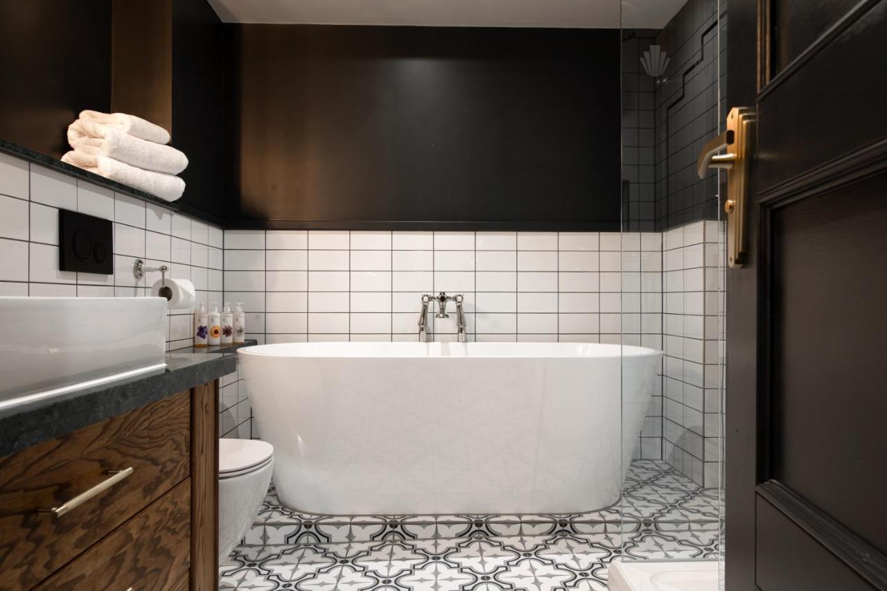 Deluxe King Room,1559016124:JPEG