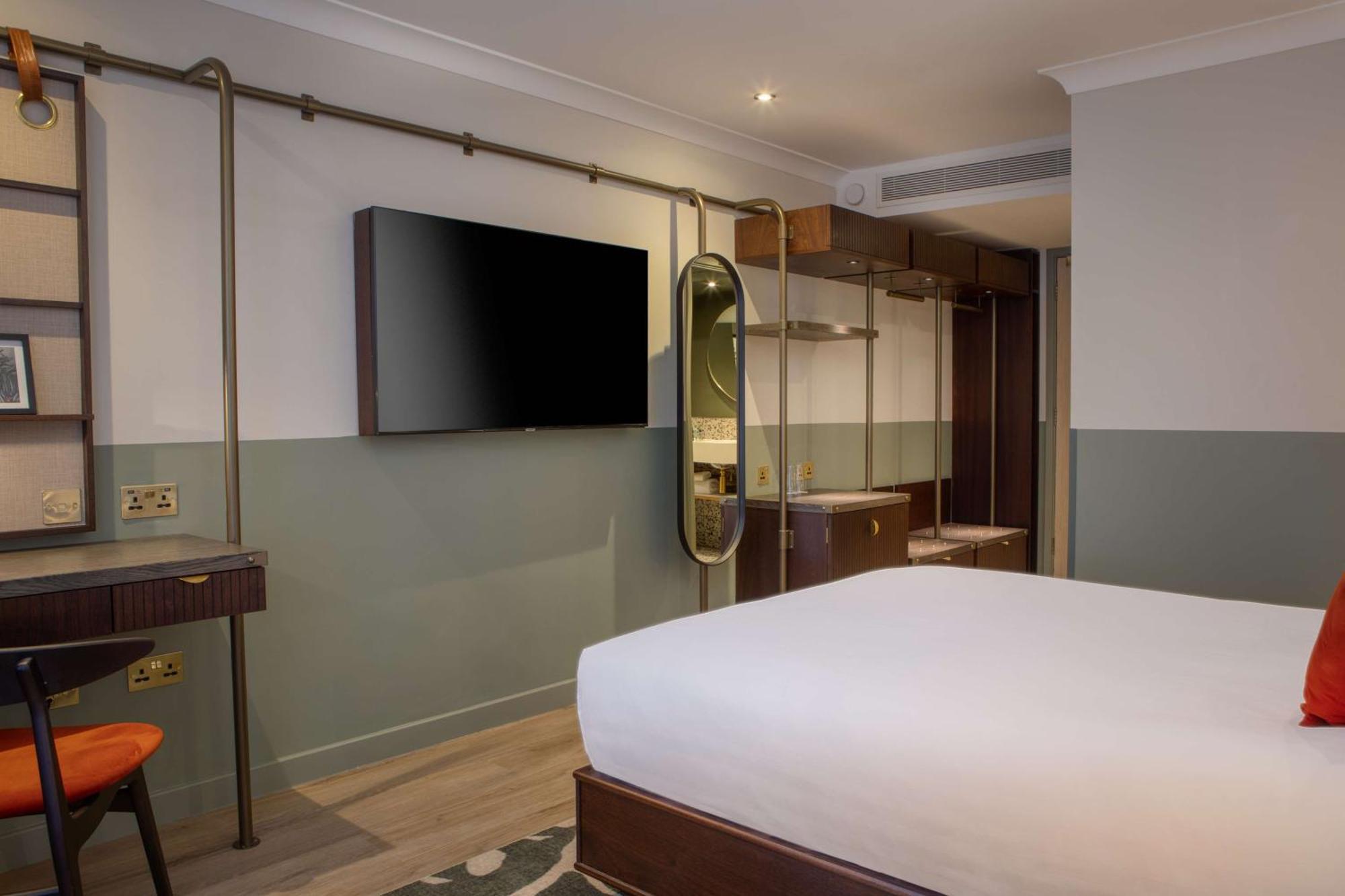 Queen Room
