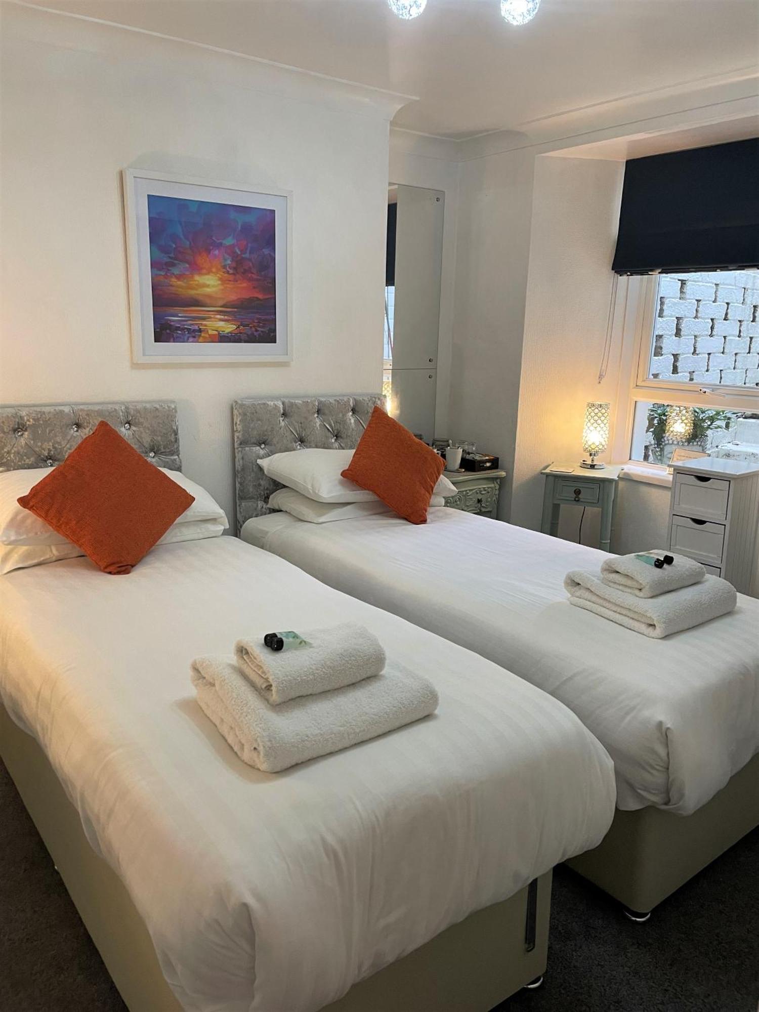 Twin Room with Private Bathroom