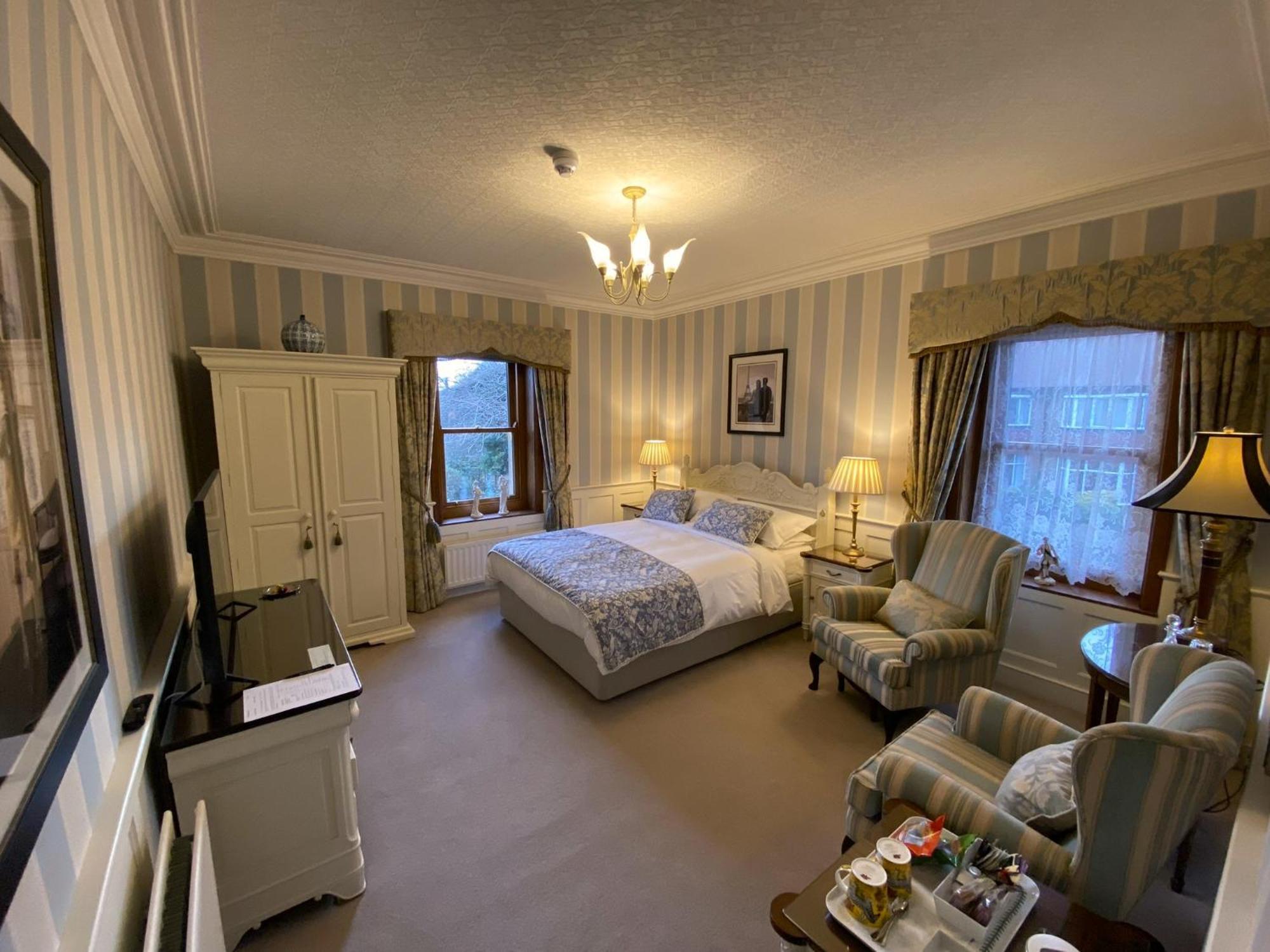 Deluxe Double Room Shower