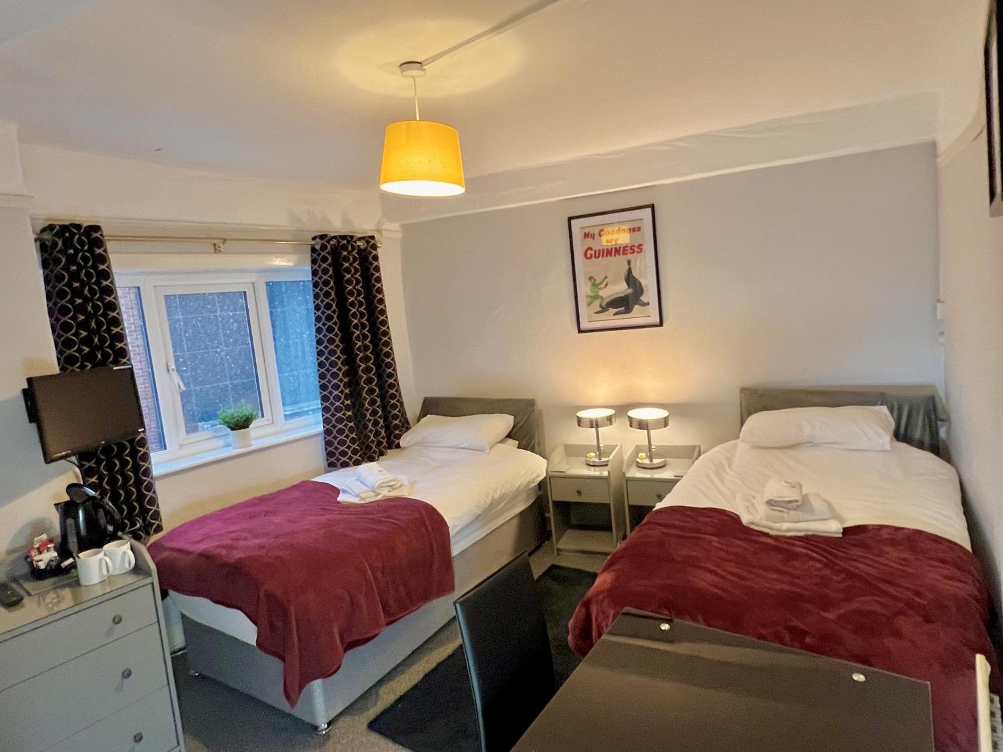 Standard Twin Room with Shared Bathroom