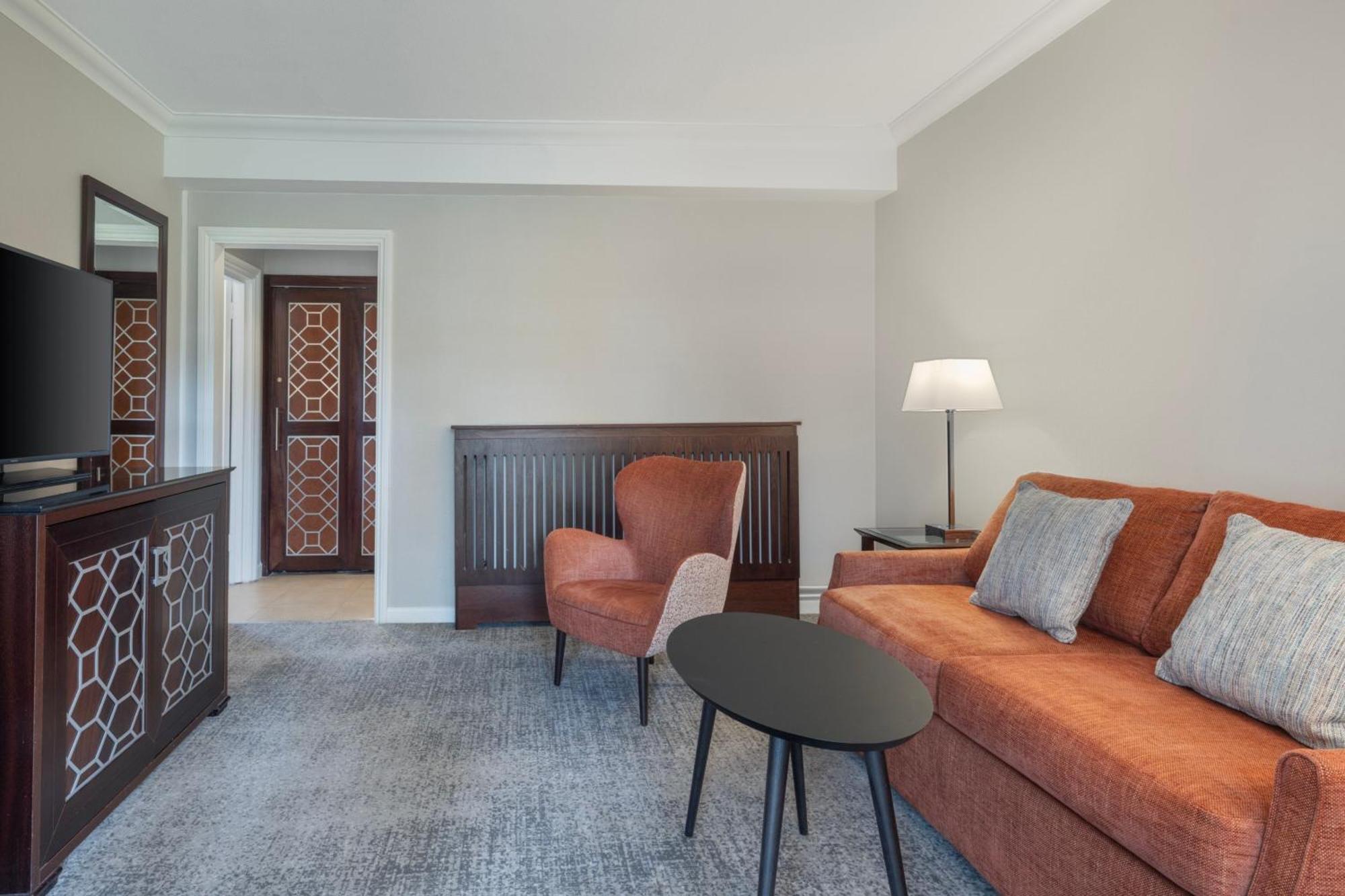 One-Bedroom King Suite Sofa Bed
