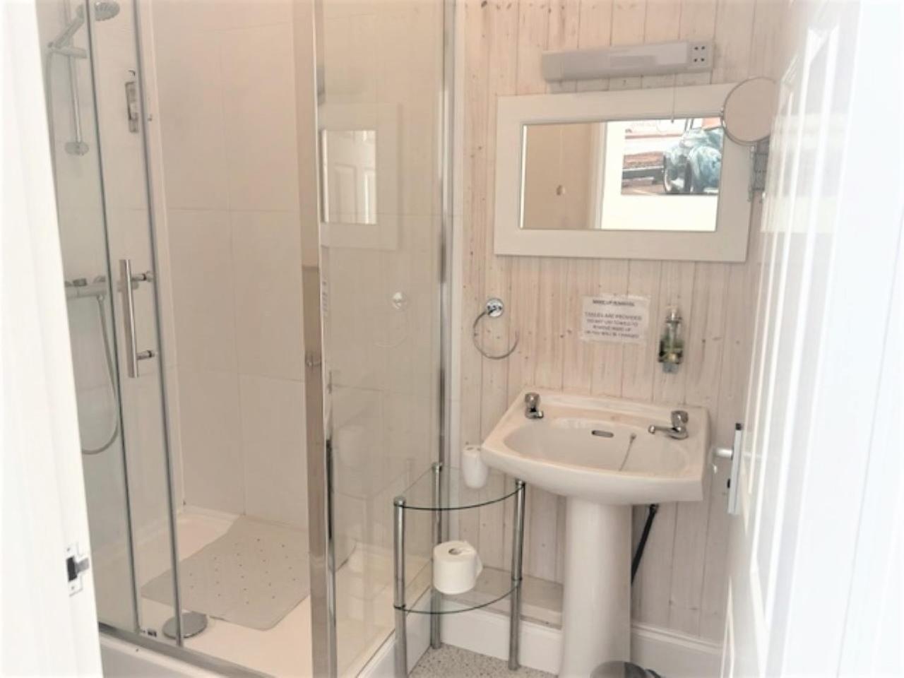 Economy Triple Room