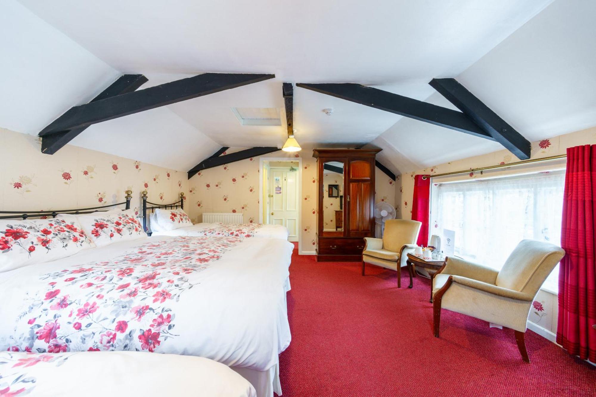 Superior Quadruple Room,1535875327:JPEG