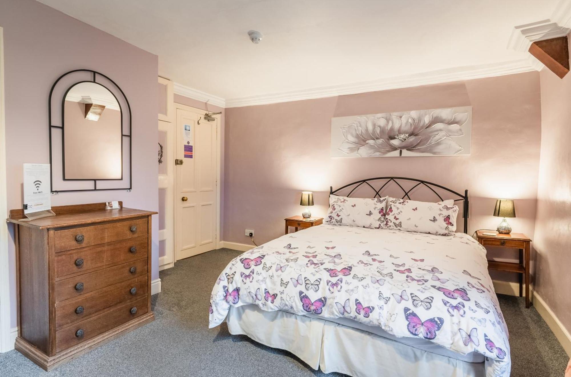 Double Room Private Bathroom