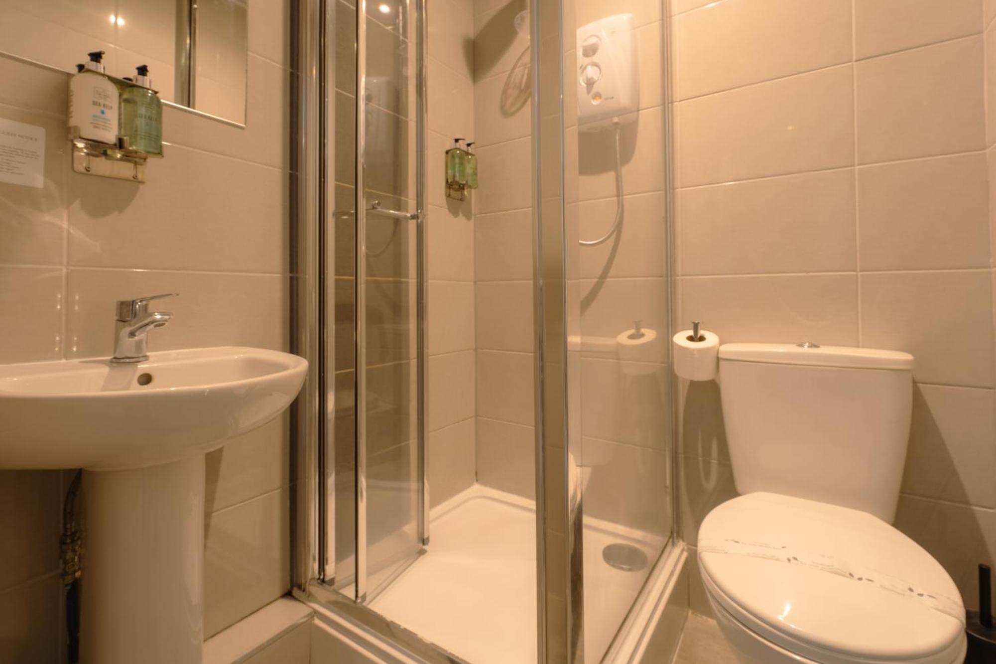 Double Room Private Bathroom