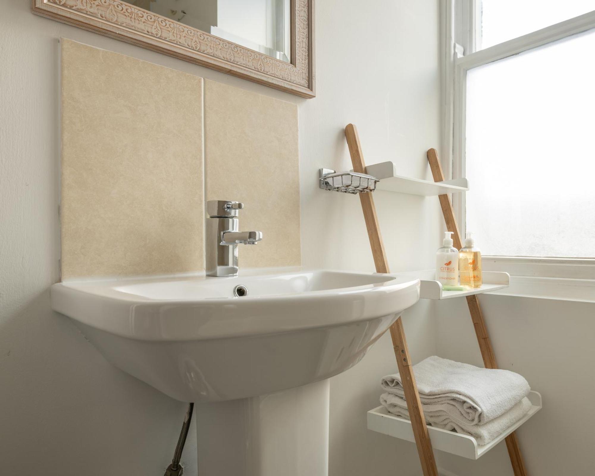 Large Double Room Bath Tub