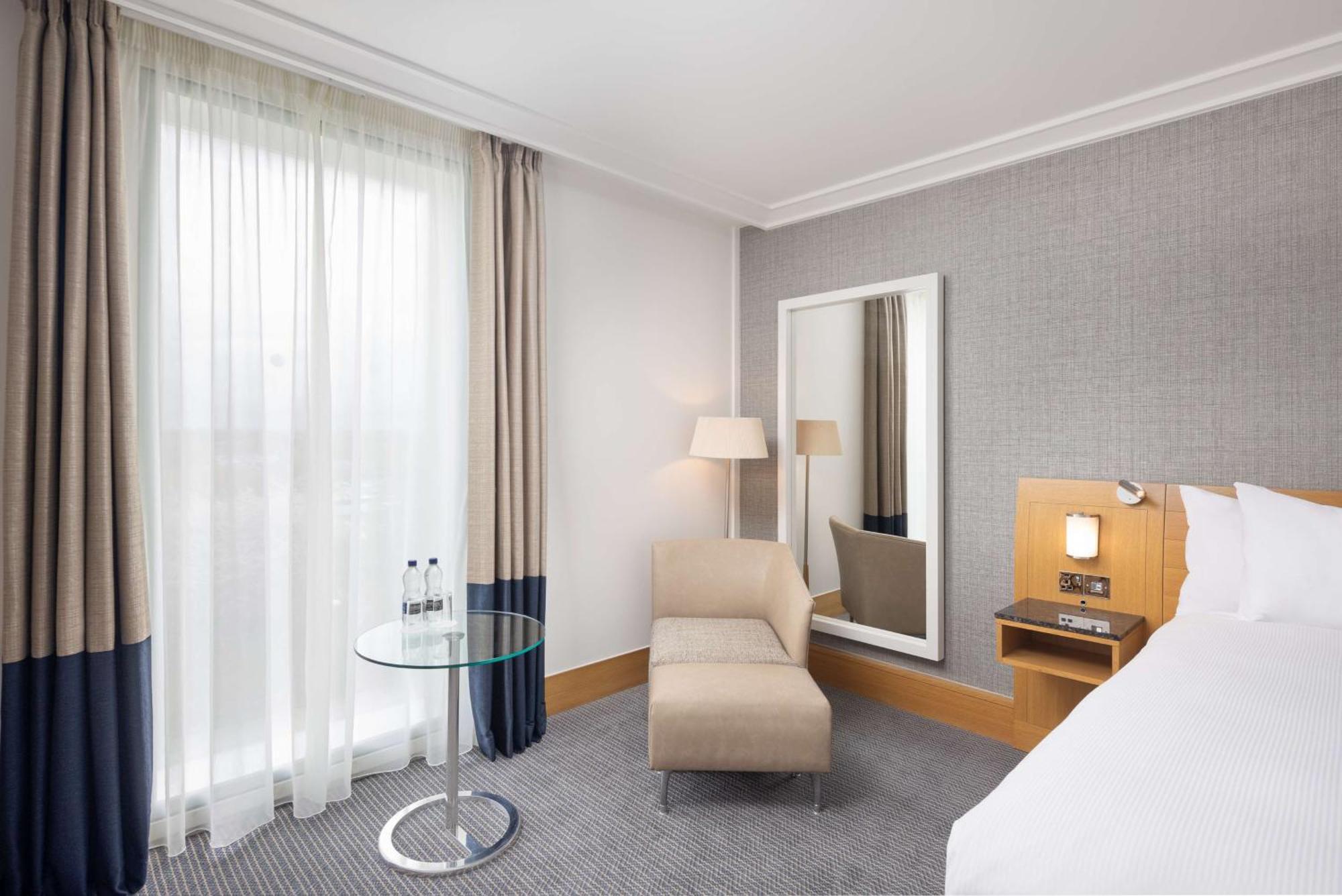 Executive King Room Lounge Access