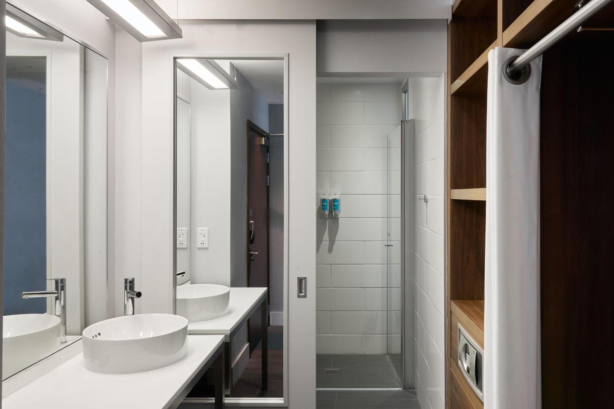 Aloft Kamer met 1 Kingsize Bed