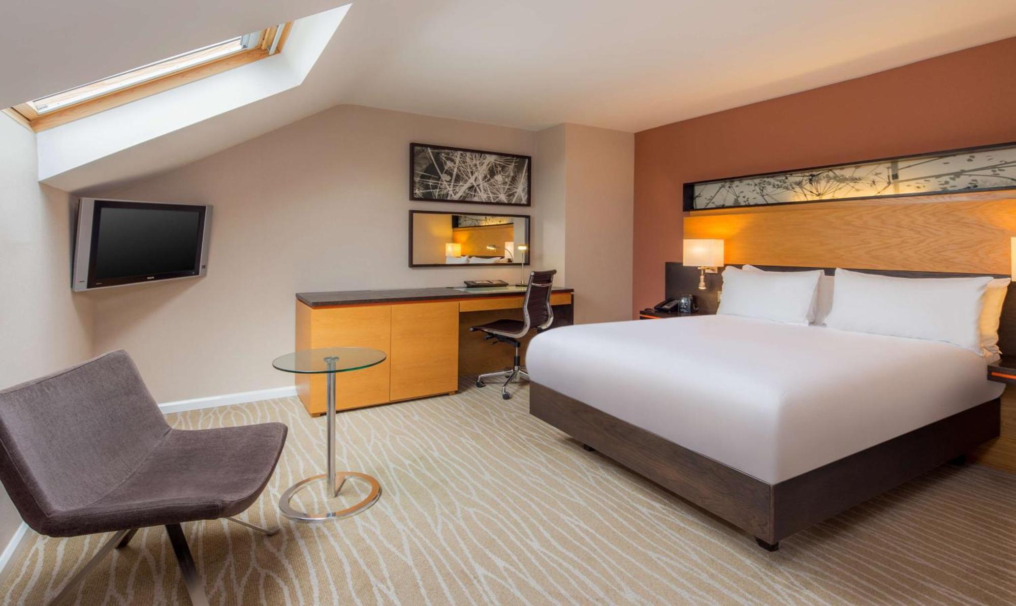 Deluxe Queen Room