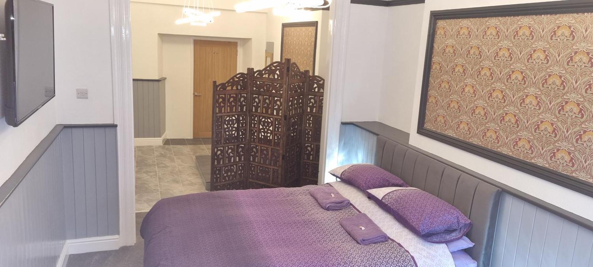 Deluxe Queen Suite