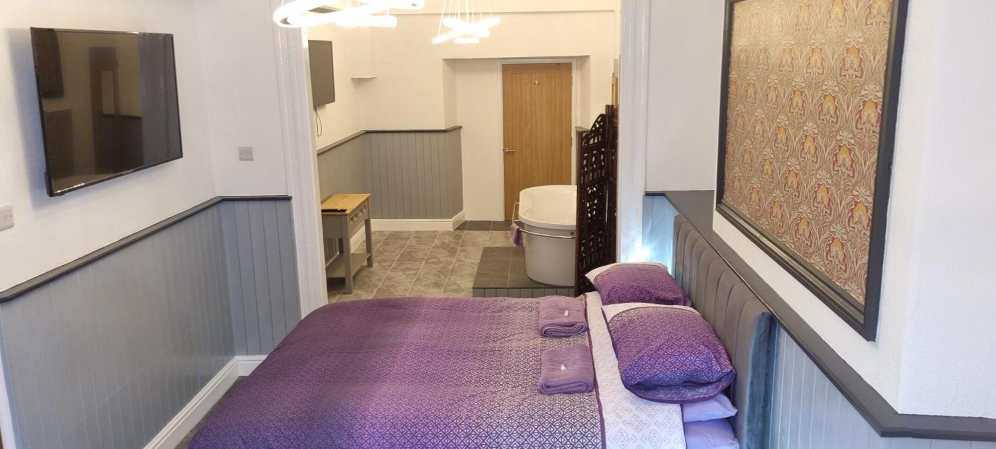 Deluxe Queen Suite
