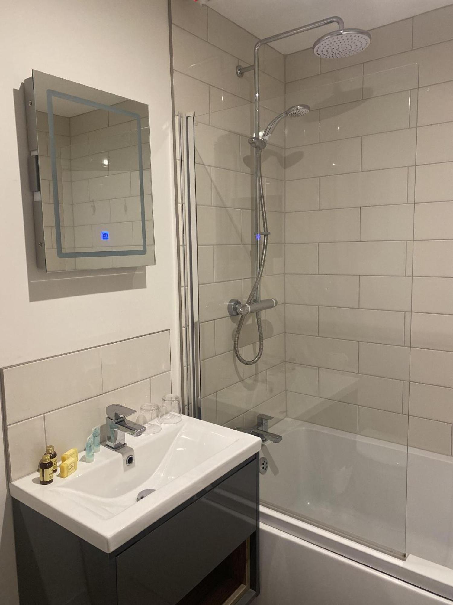 Twin Room Private Bathroom