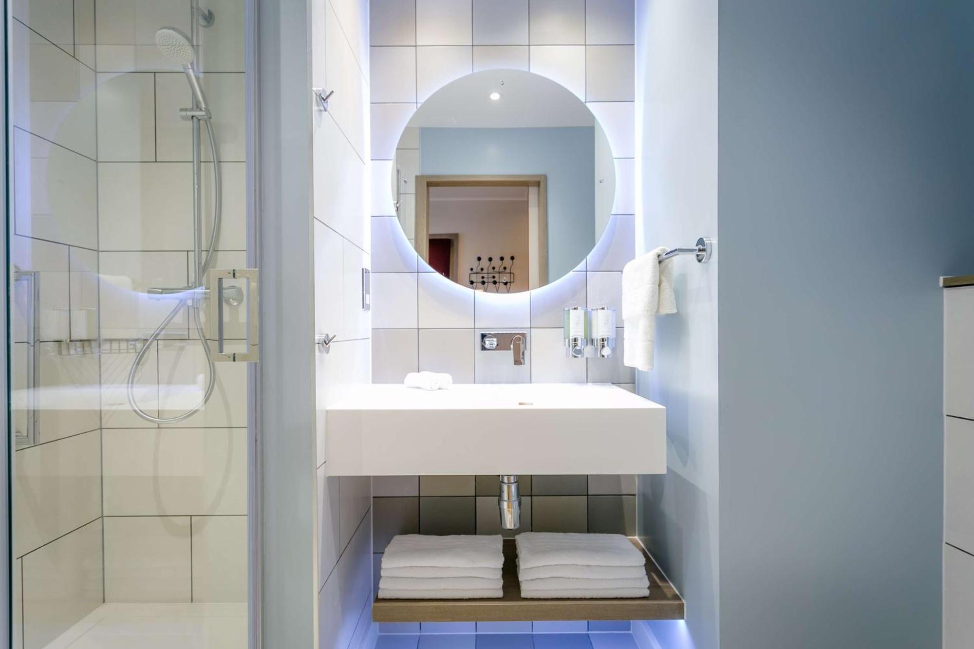 Family Connecting Rooms,1557085705:JPEG