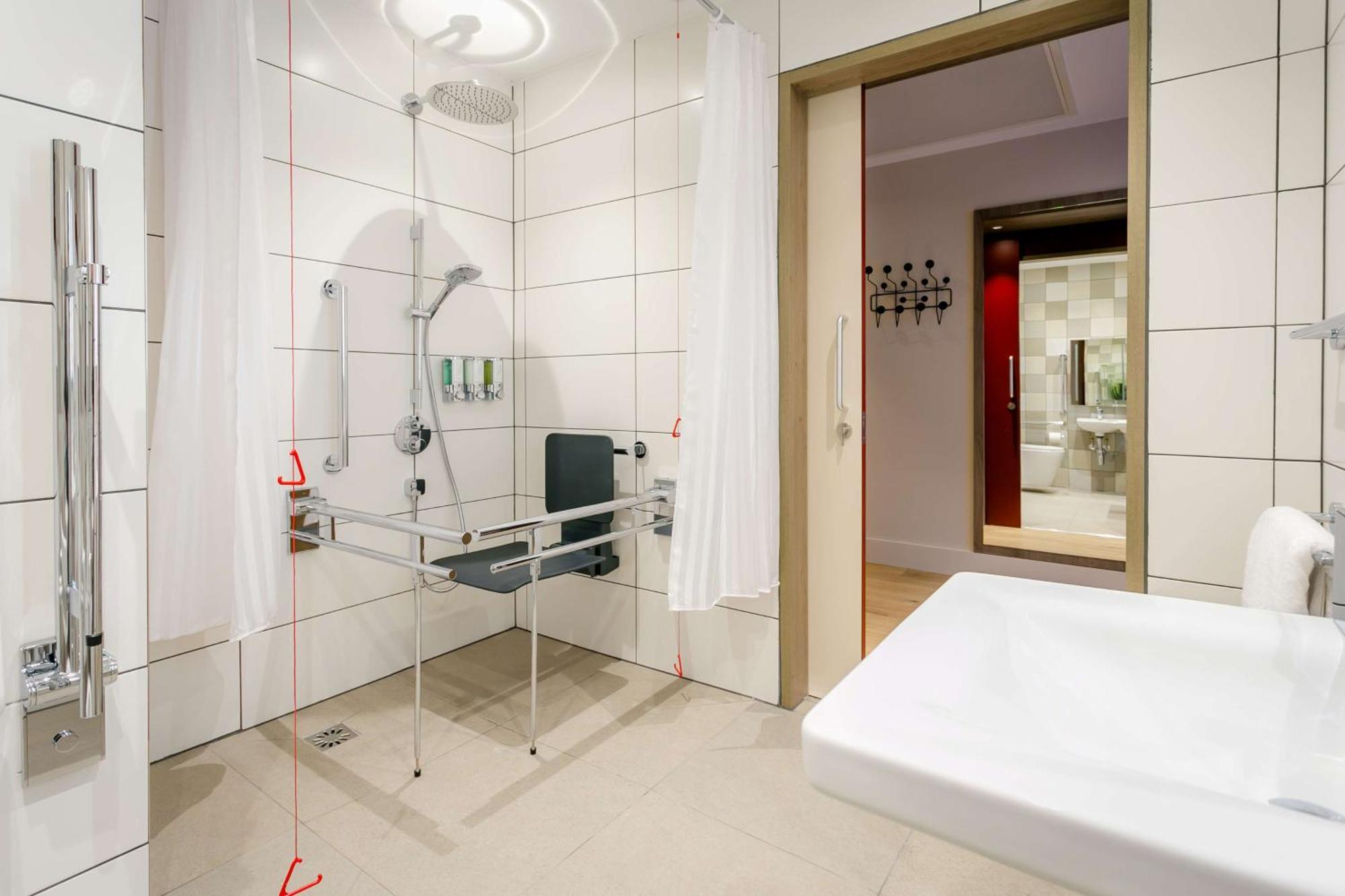 Queen Room - Accessible,1557085777:JPEG