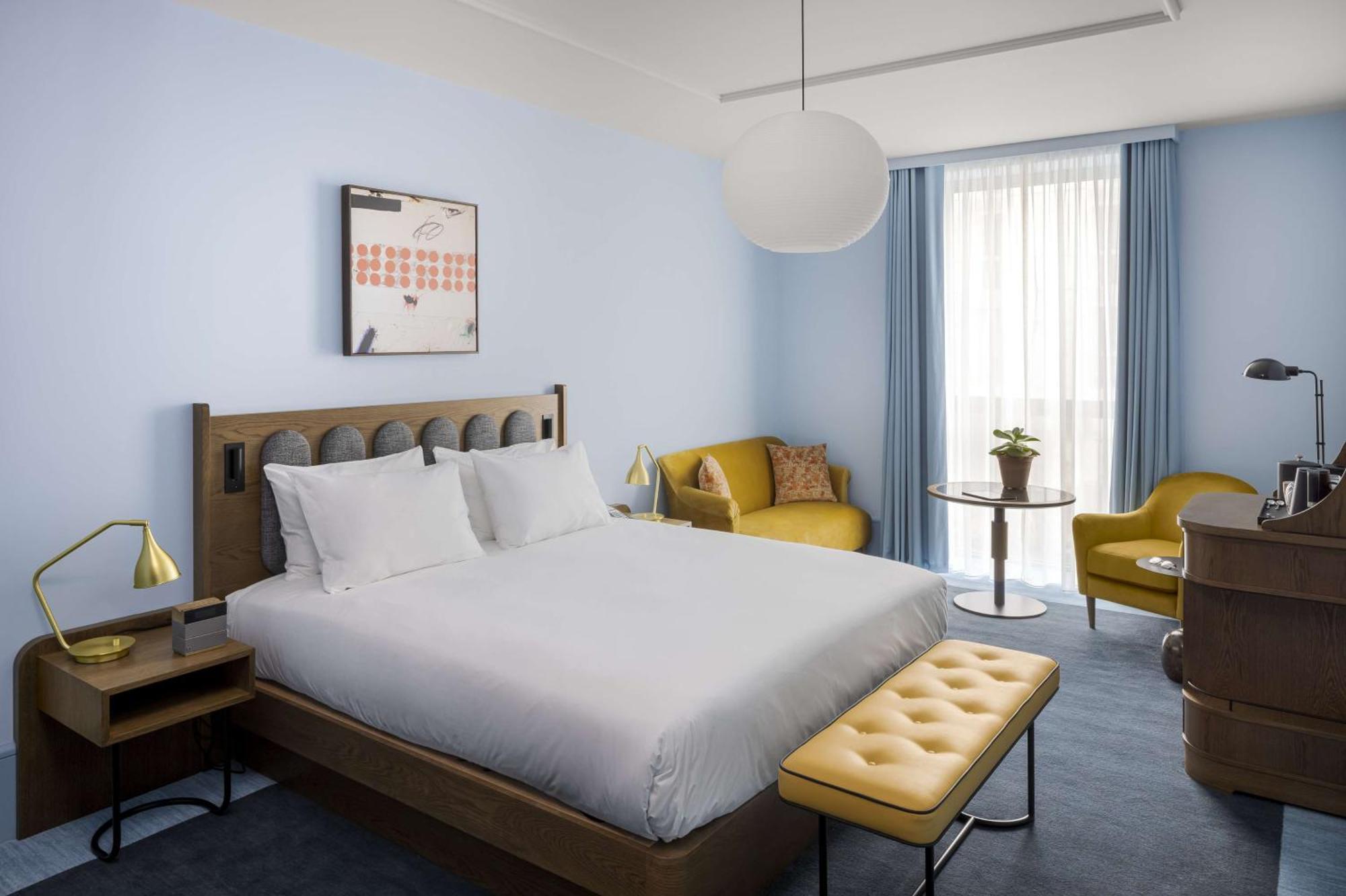 Deluxe King Room Courtyard View