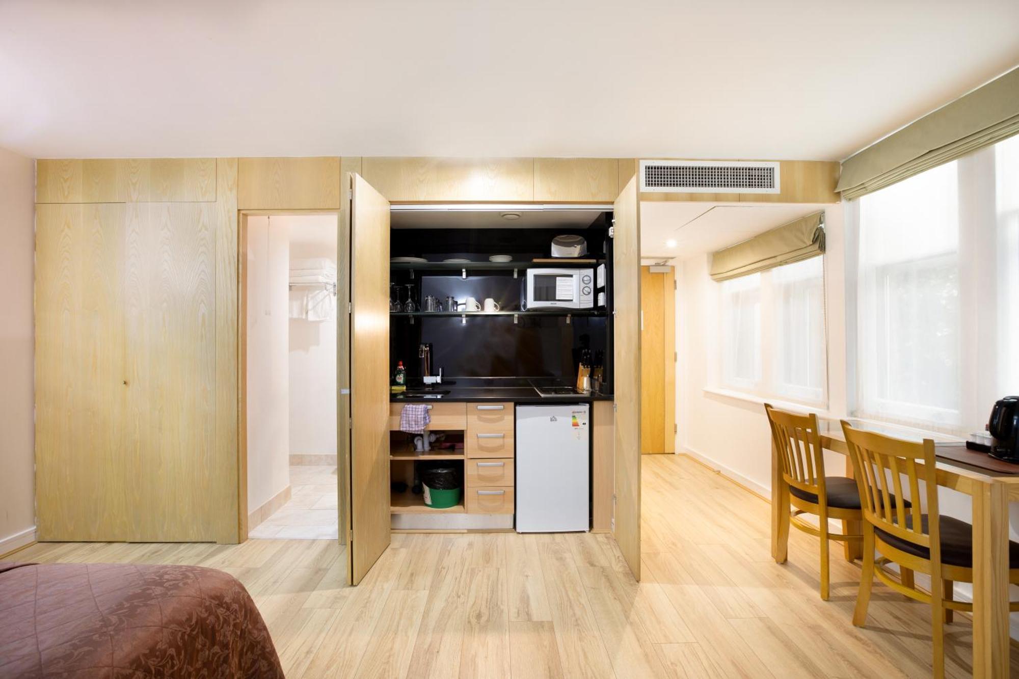 Executive Deluxe Studio Suite