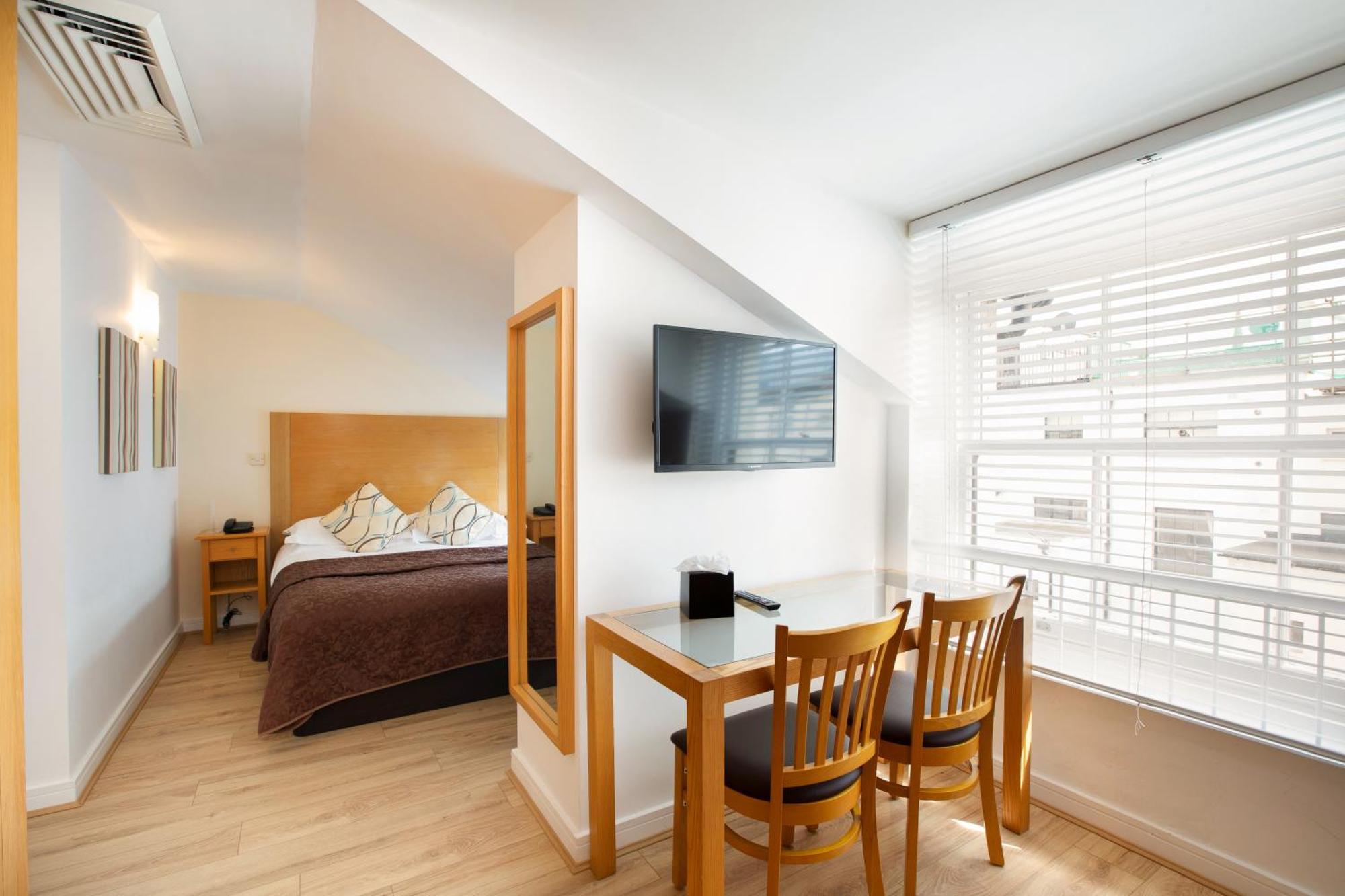Executive Deluxe Studio Suite