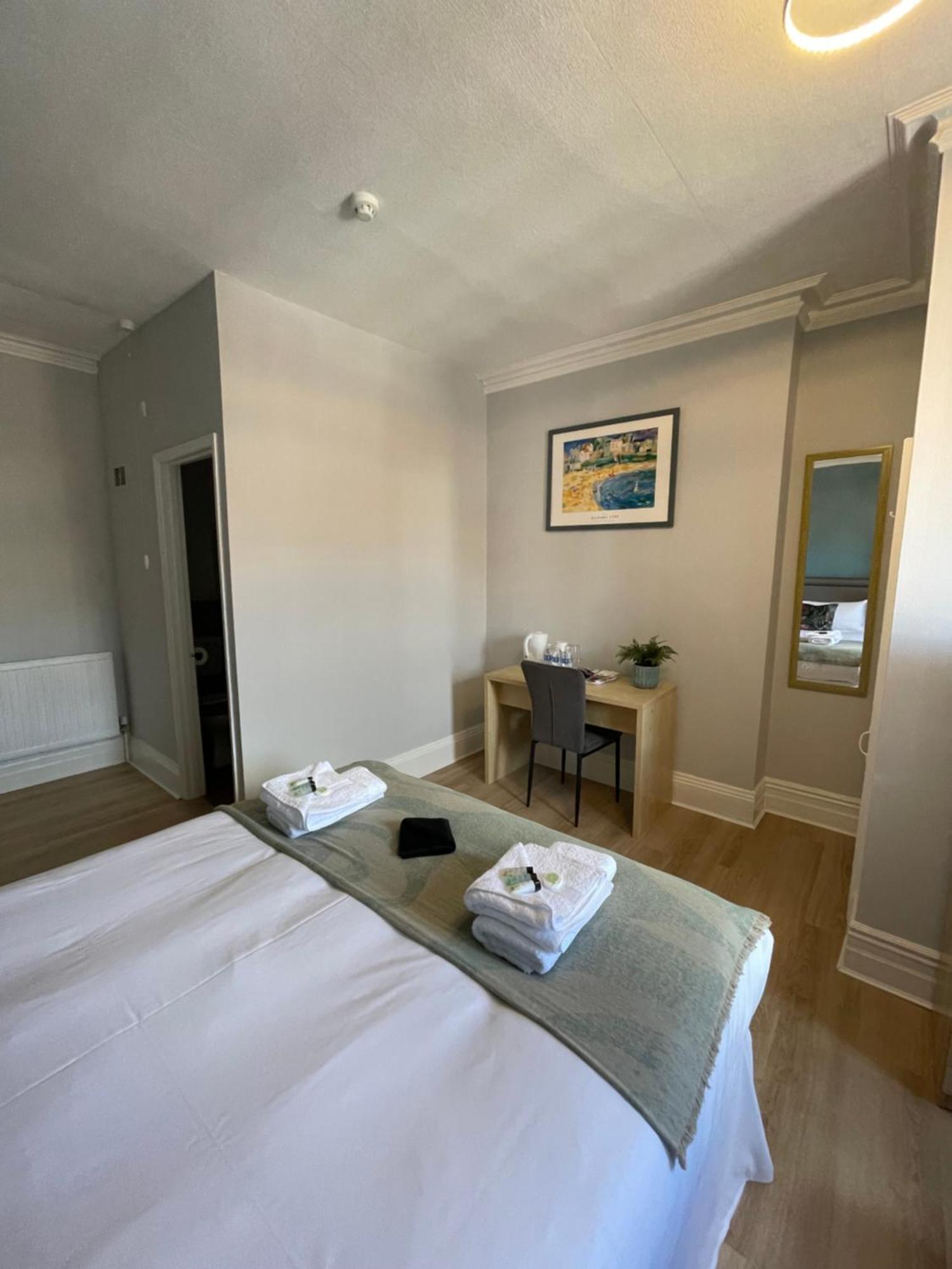 Deluxe King Room - Non-Smoking