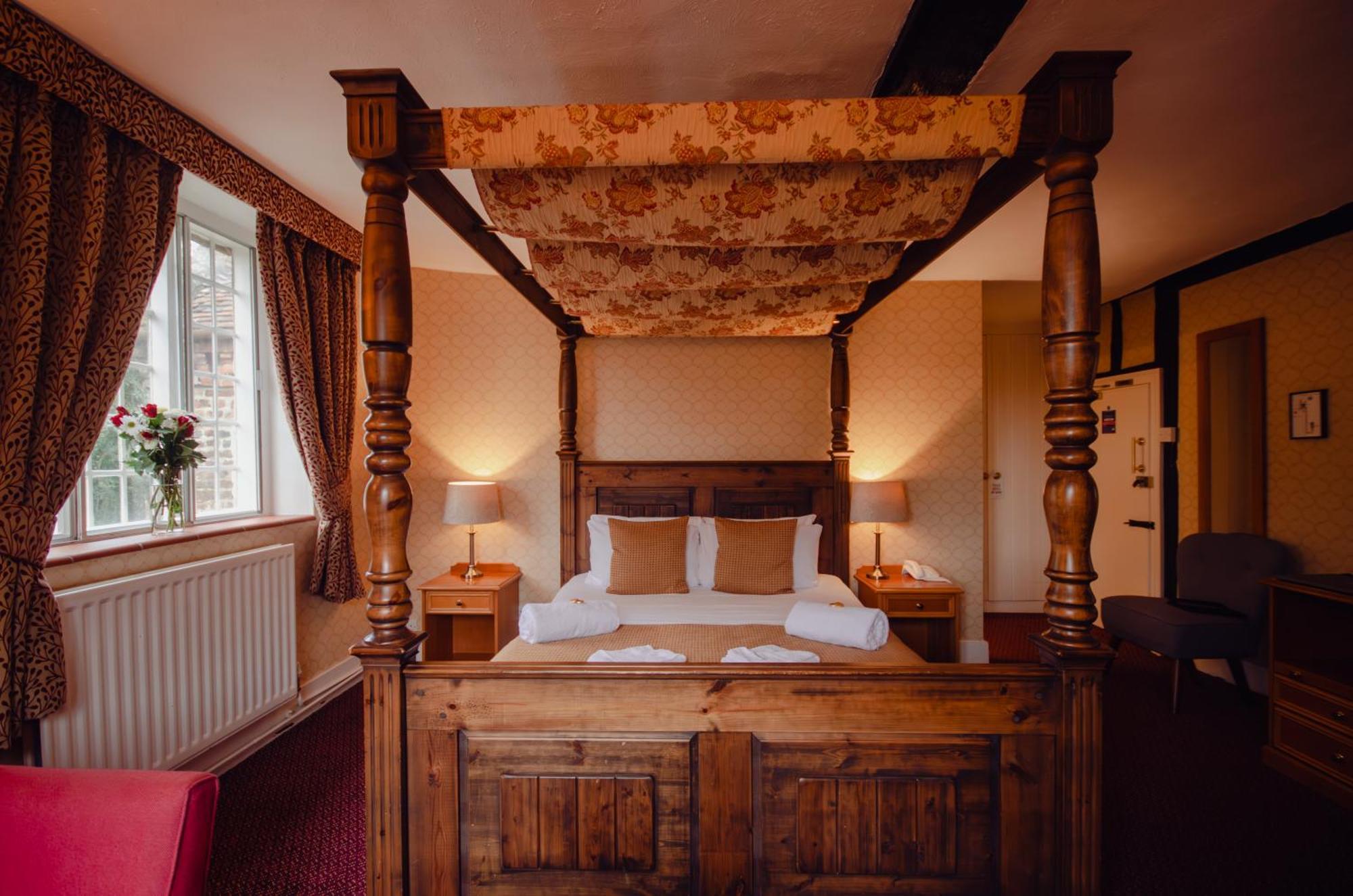 Double Room Four Poster Bed