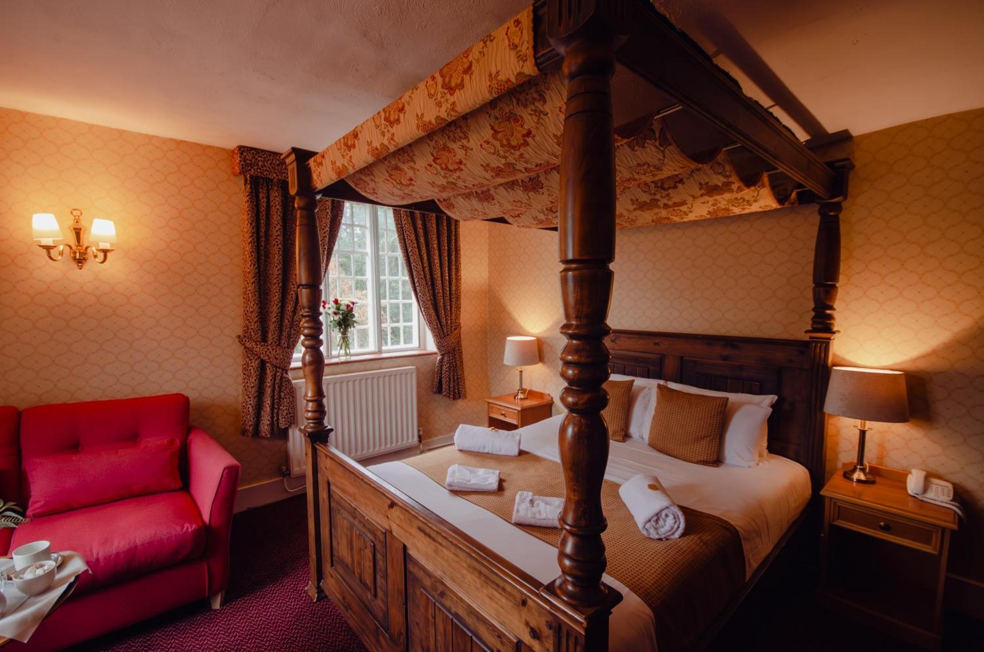 Double Room Four Poster Bed