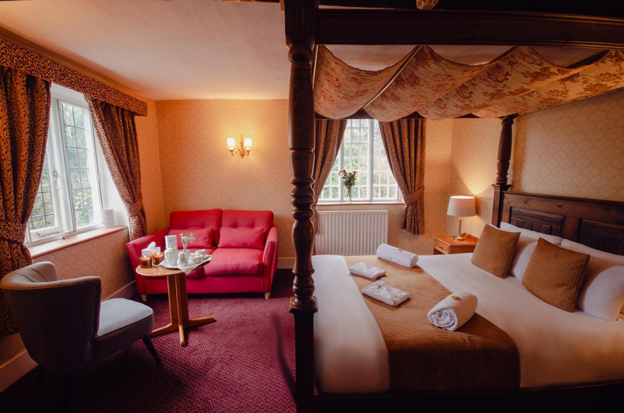 Double Room Four Poster Bed
