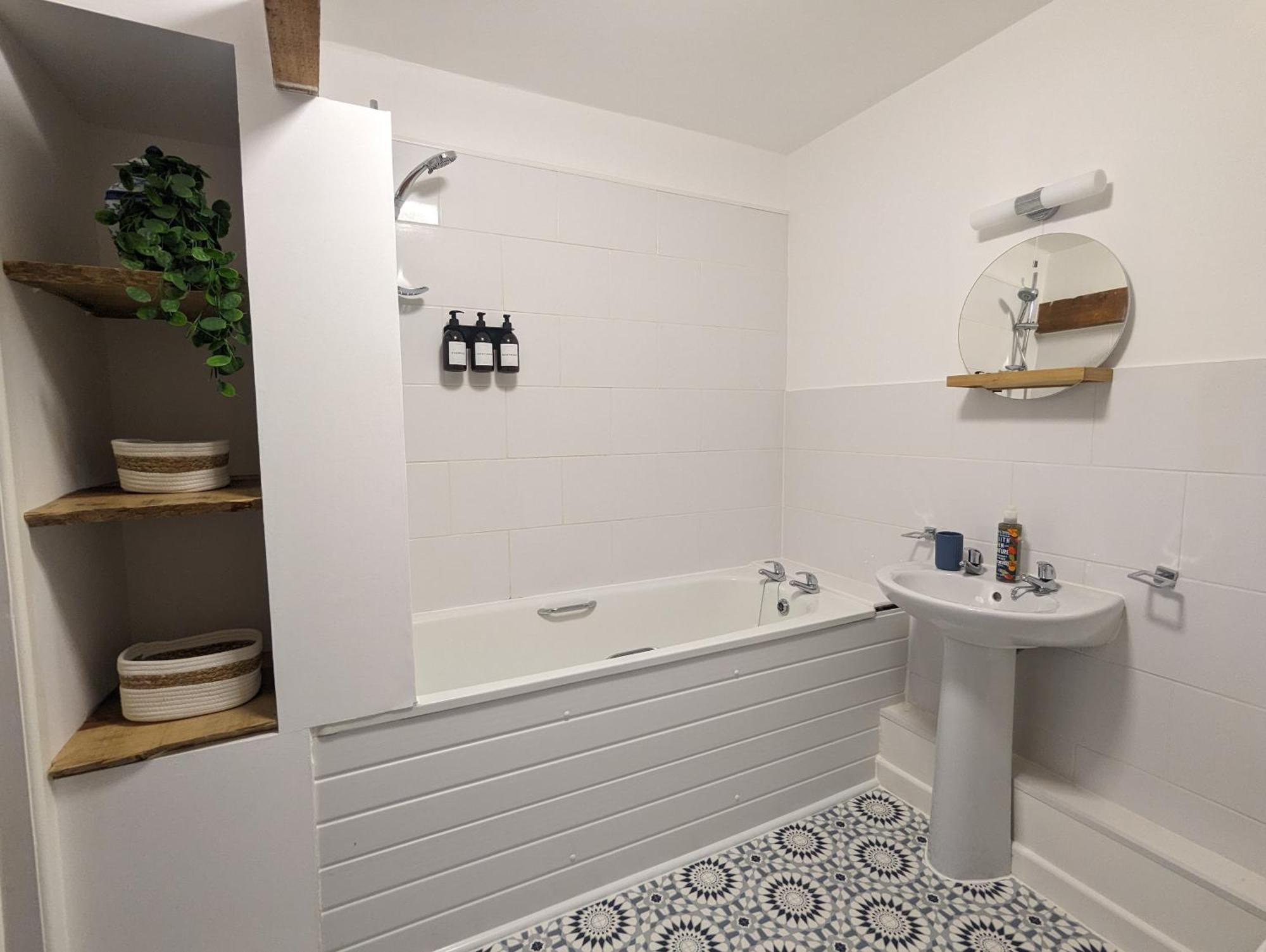 One-Bedroom Apartment,1567455935:JPEG