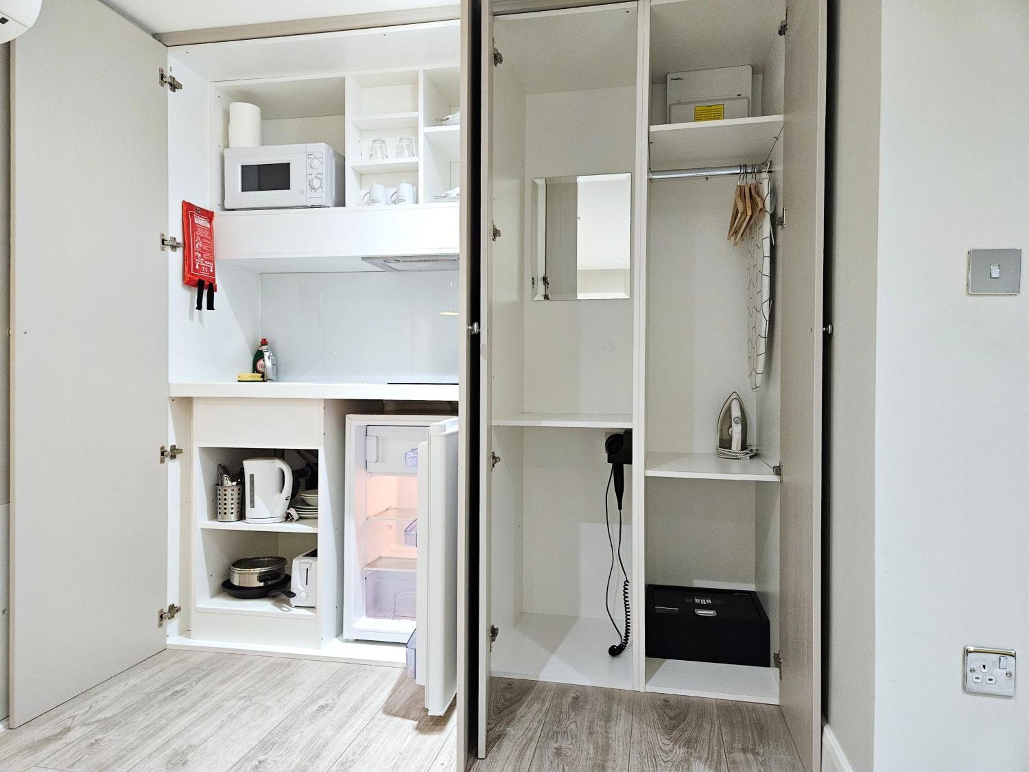 Double Studio Lower Ground Floor No Windows