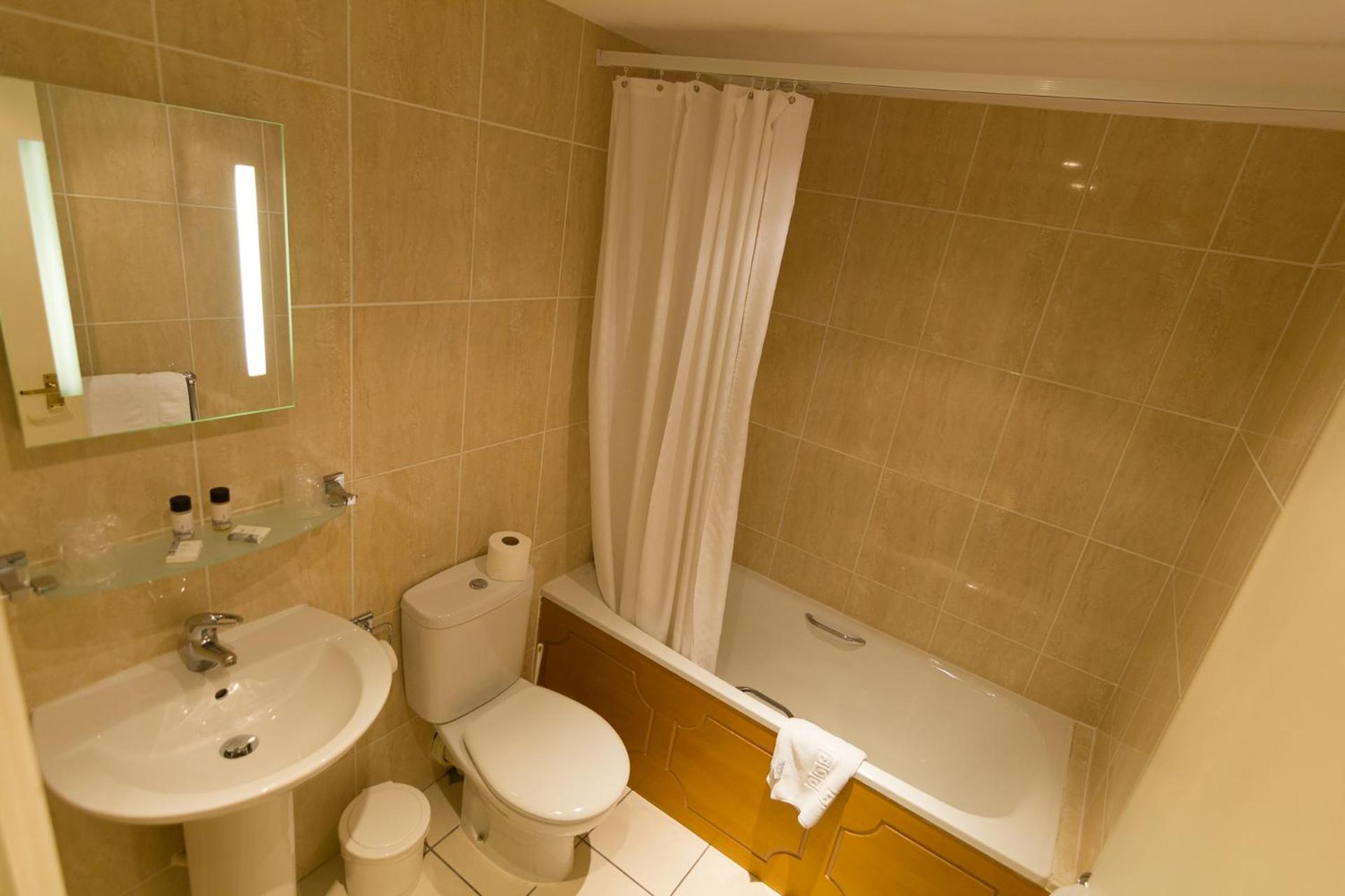 Family Room,1572622022:JPEG