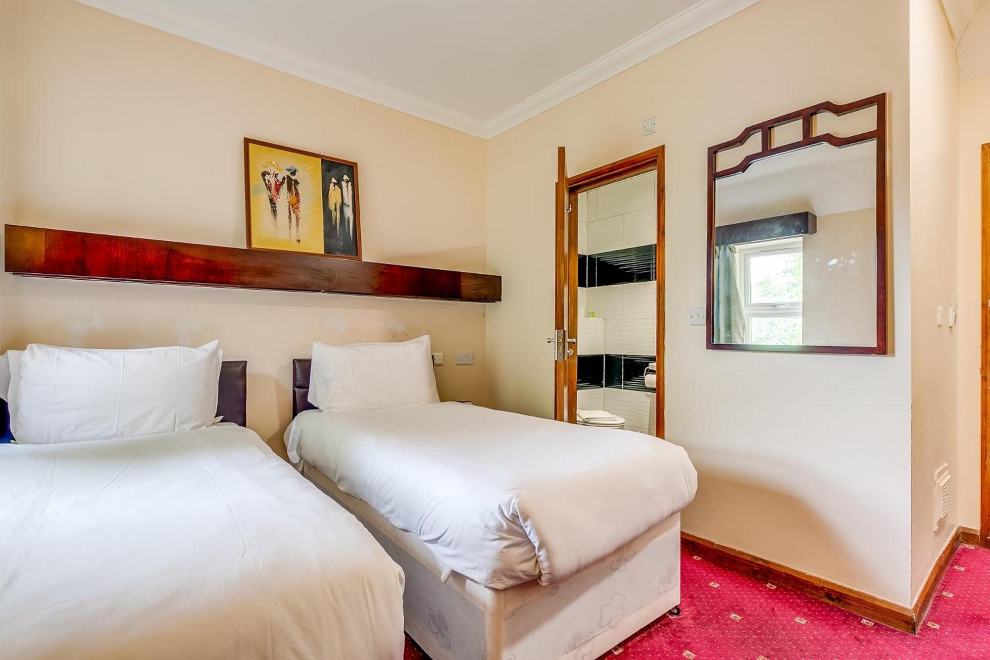 Quarto com 2 Camas de Solteiro