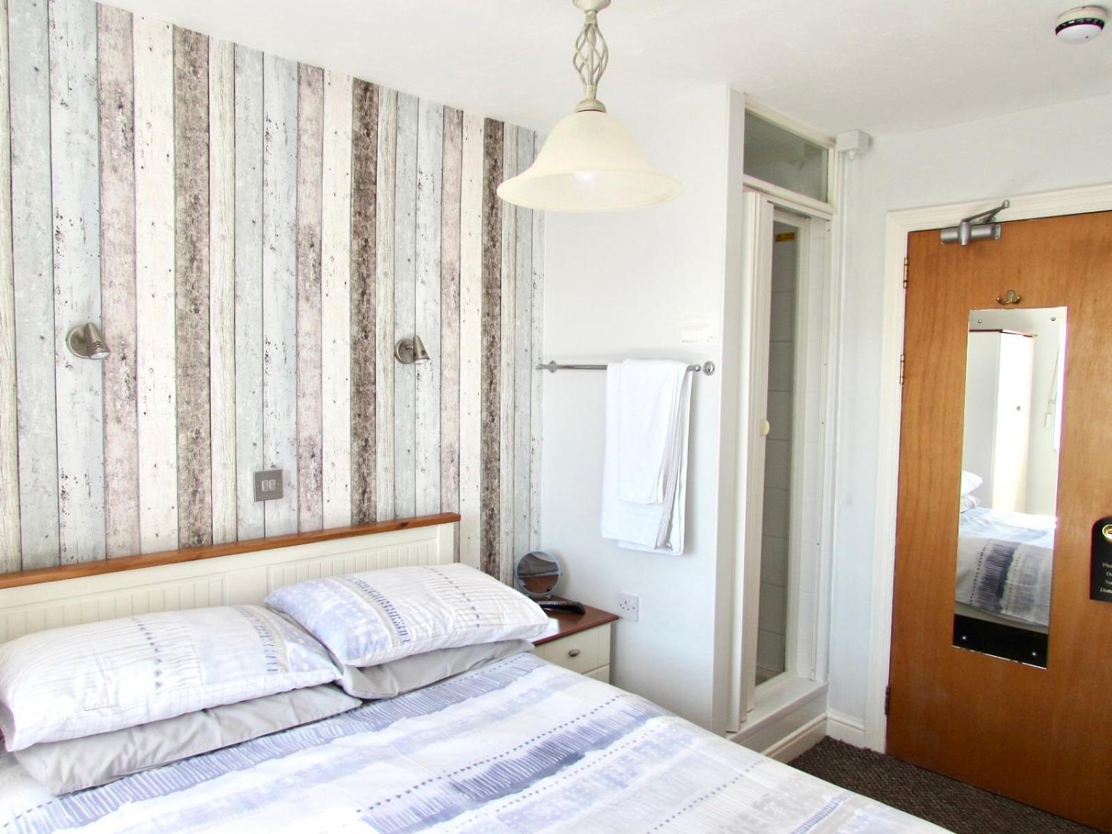 Single Room Private External Bathroom