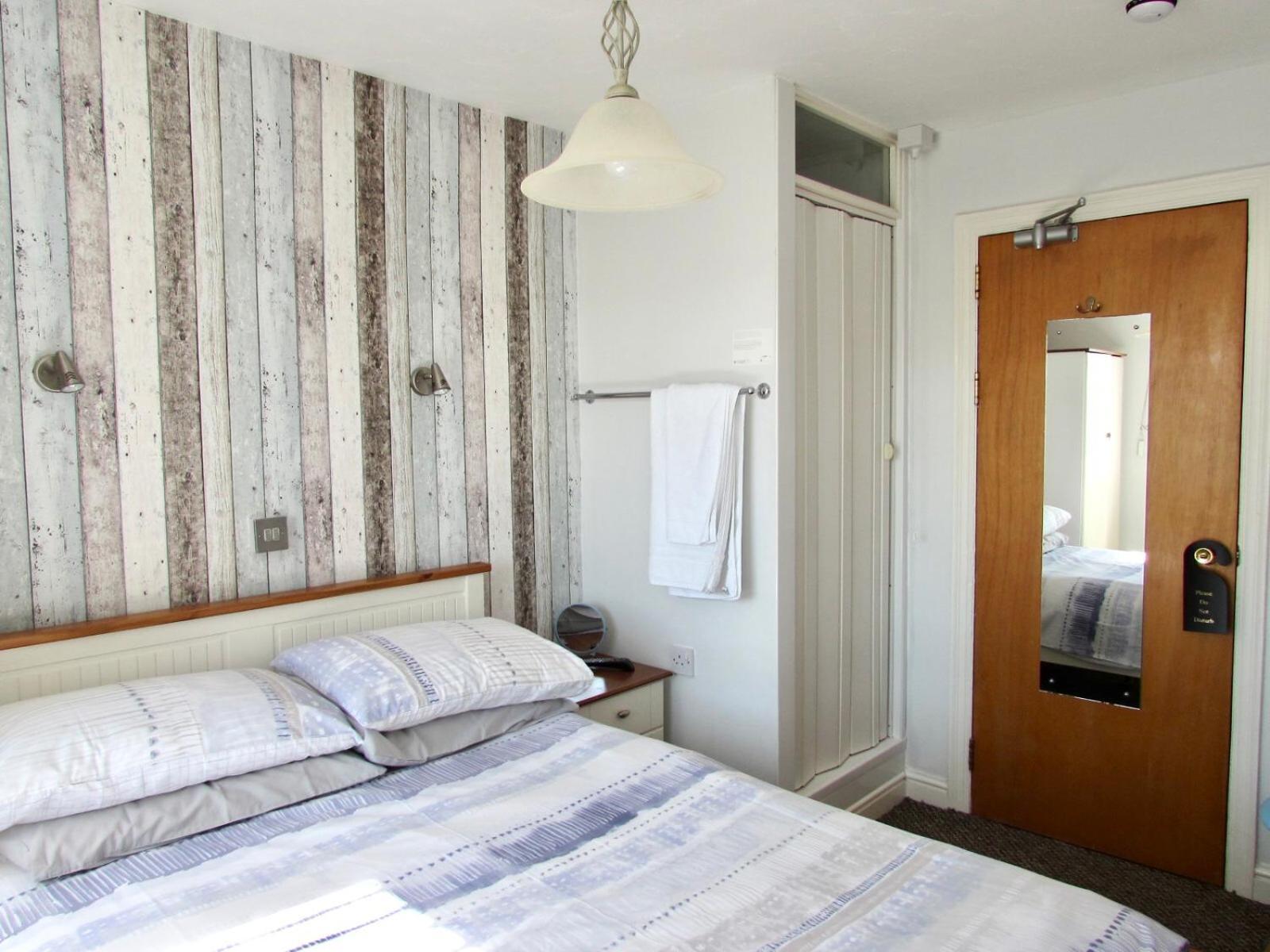 Single Room Private External Bathroom