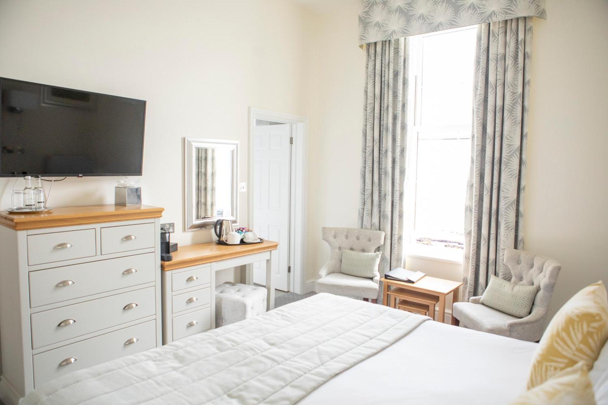 Double or Twin Room Sea View