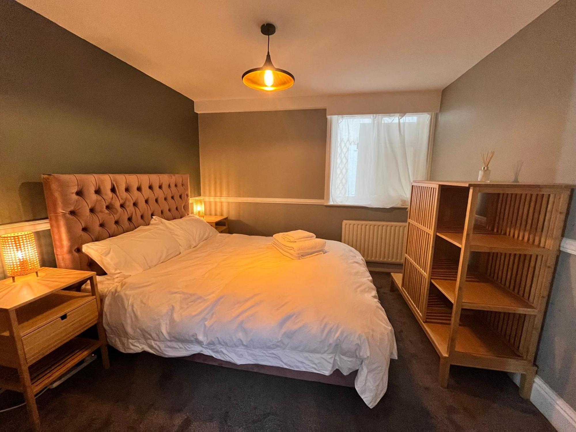 Deluxe One-Bedroom Apartment