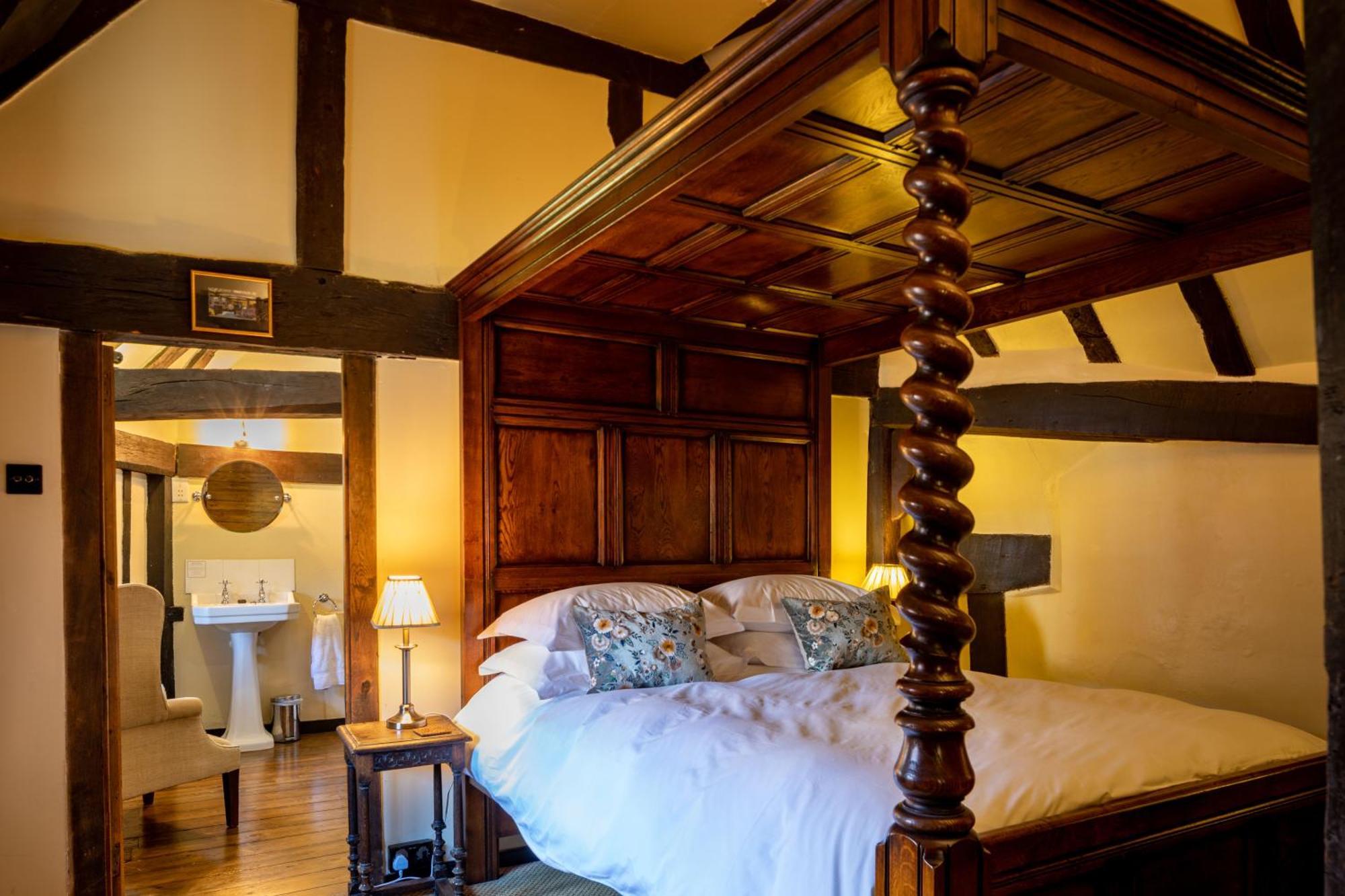 Superior Room Four Poster Bed TP