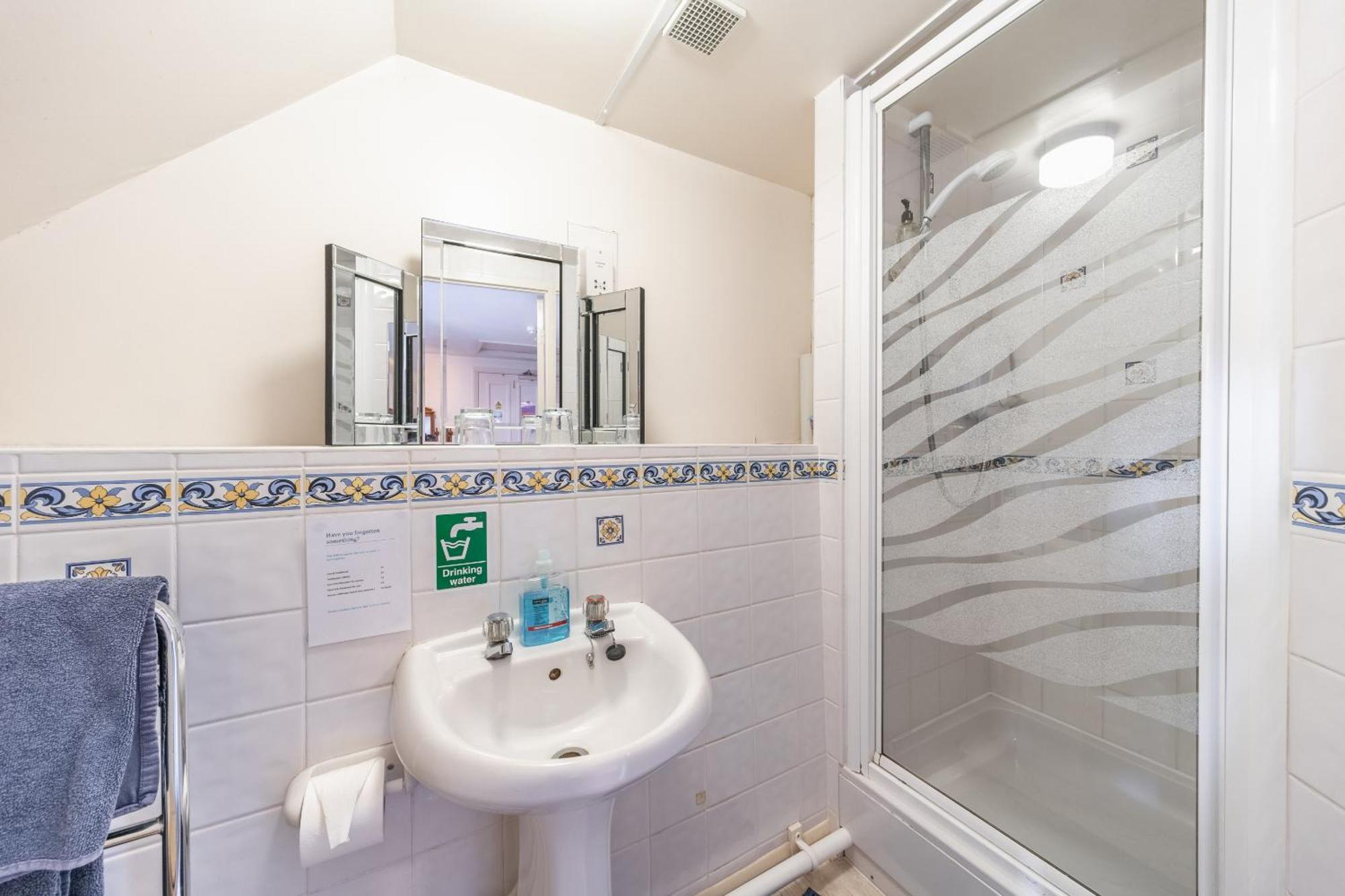 Double Room Private Bathroom