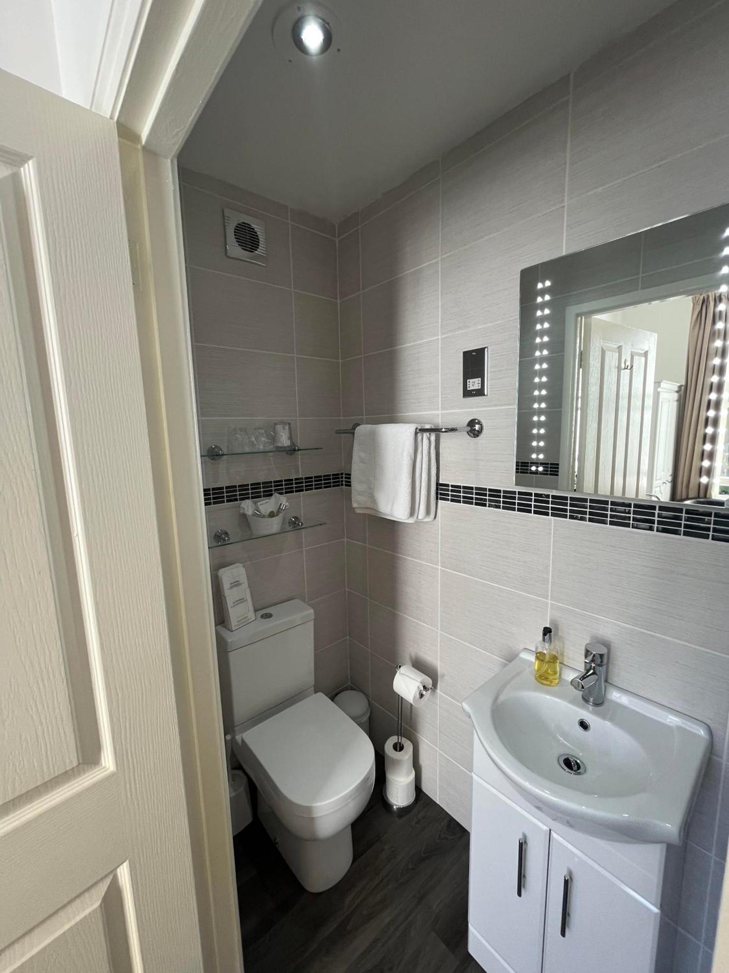 Double Room Private Bathroom