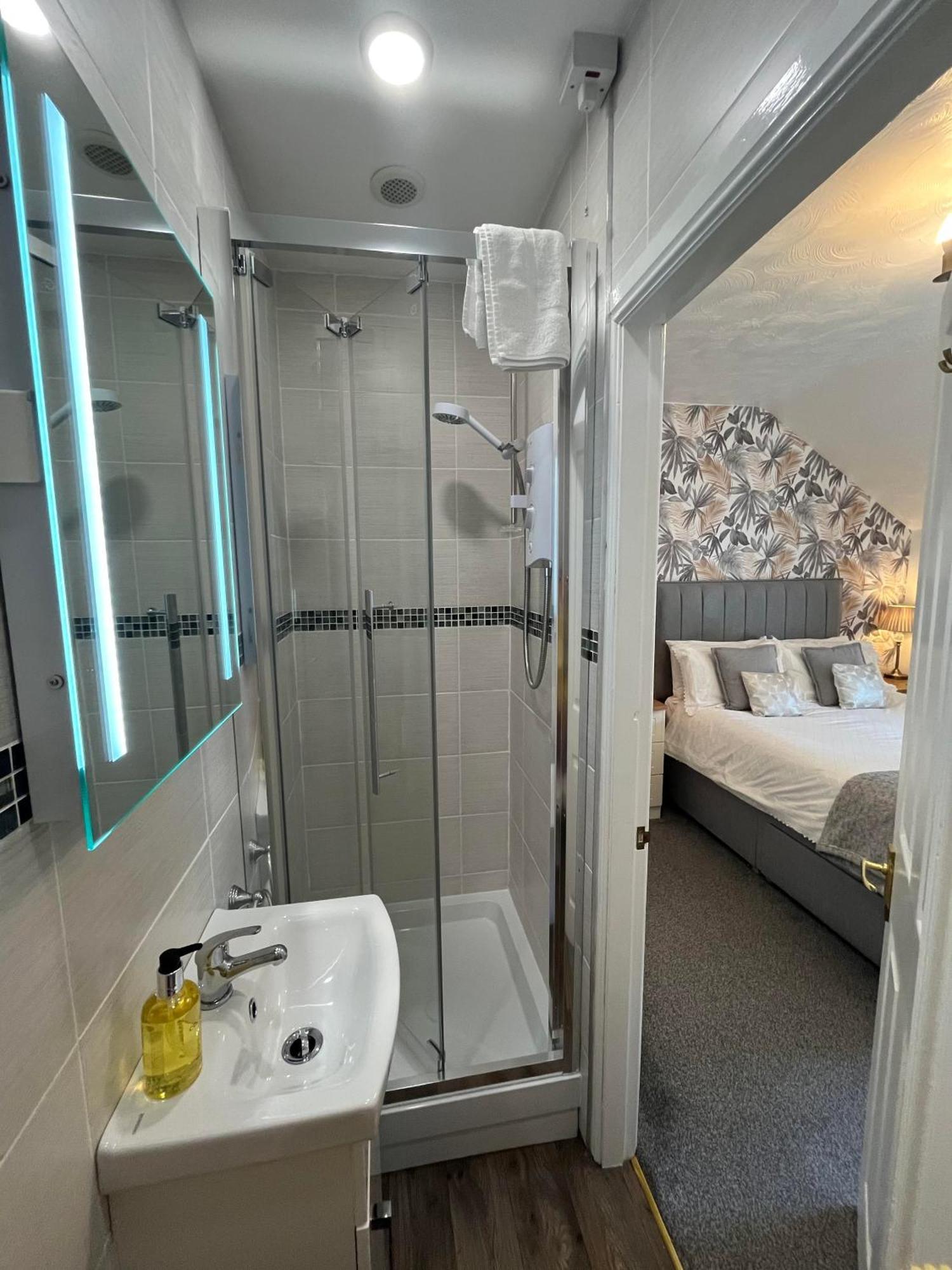 Double Room Private Bathroom