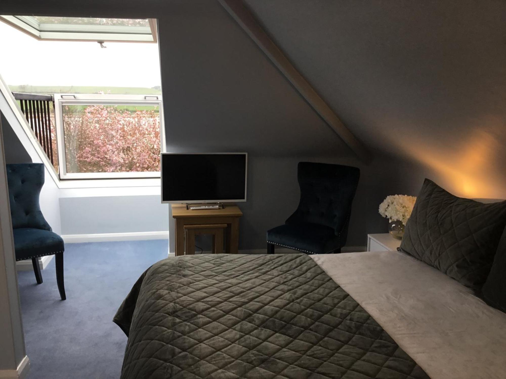 Attic Room 7