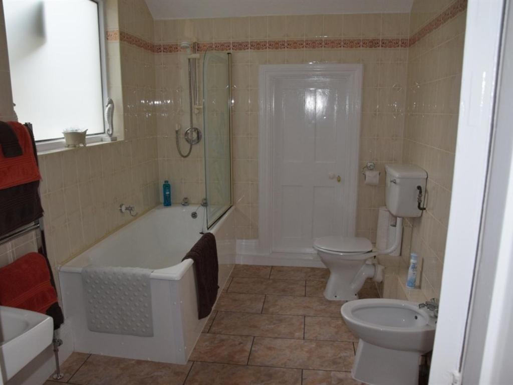 Twin Room with Bath