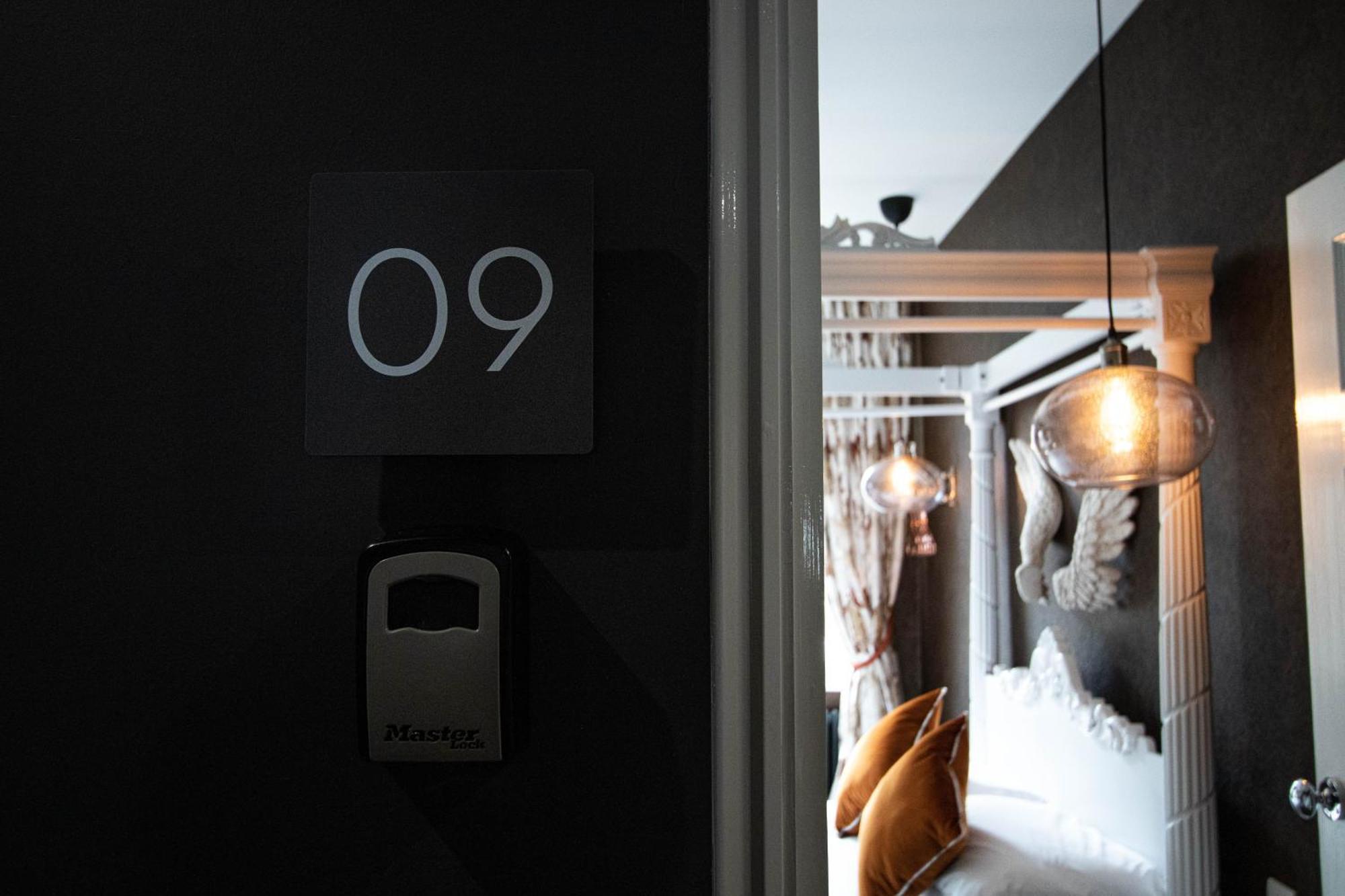Double Room Private Bathroom