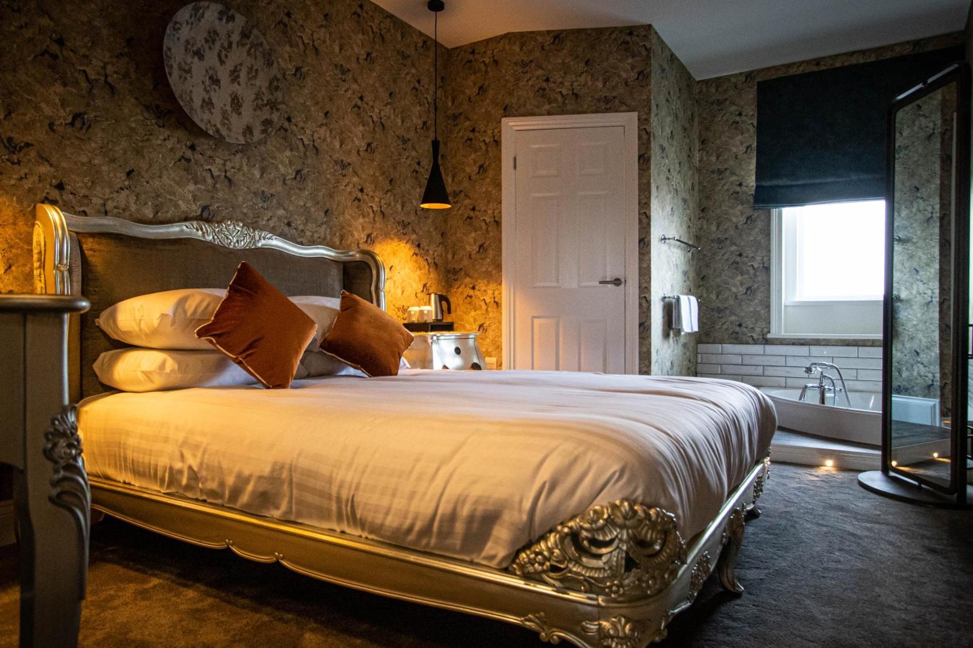 Deluxe Double Room Bath