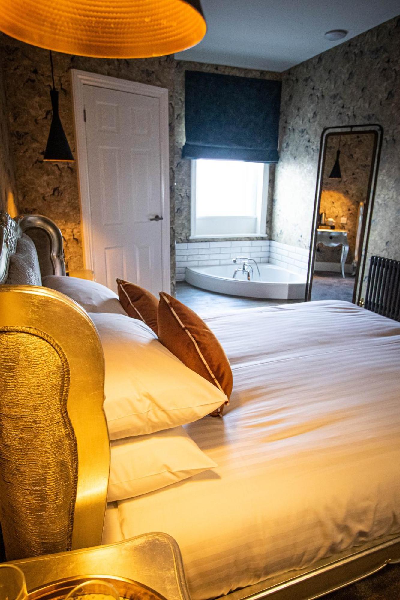 Deluxe Double Room Bath