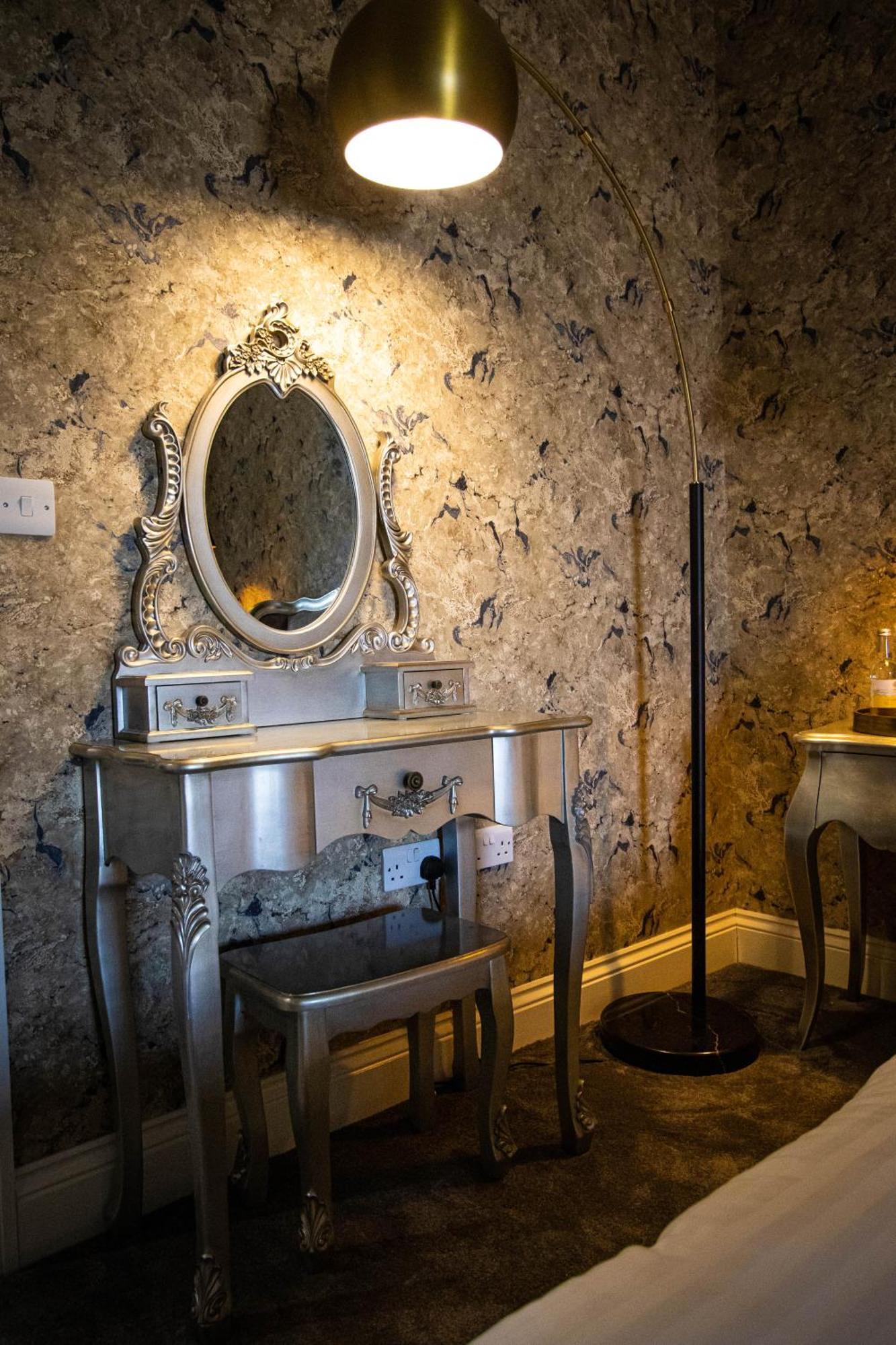 Deluxe Double Room Bath