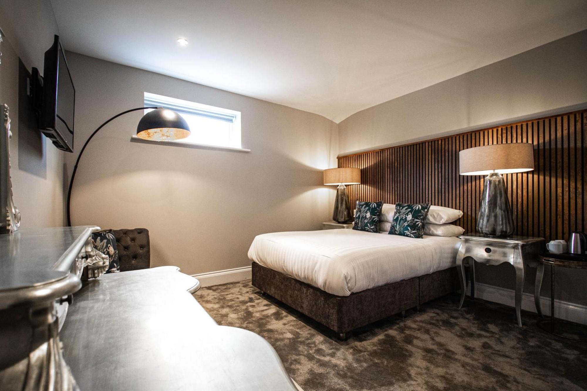 Deluxe Double Room Shower