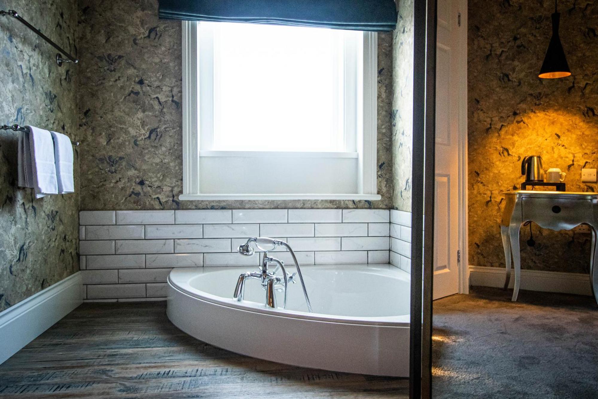 Deluxe Double Room Bath