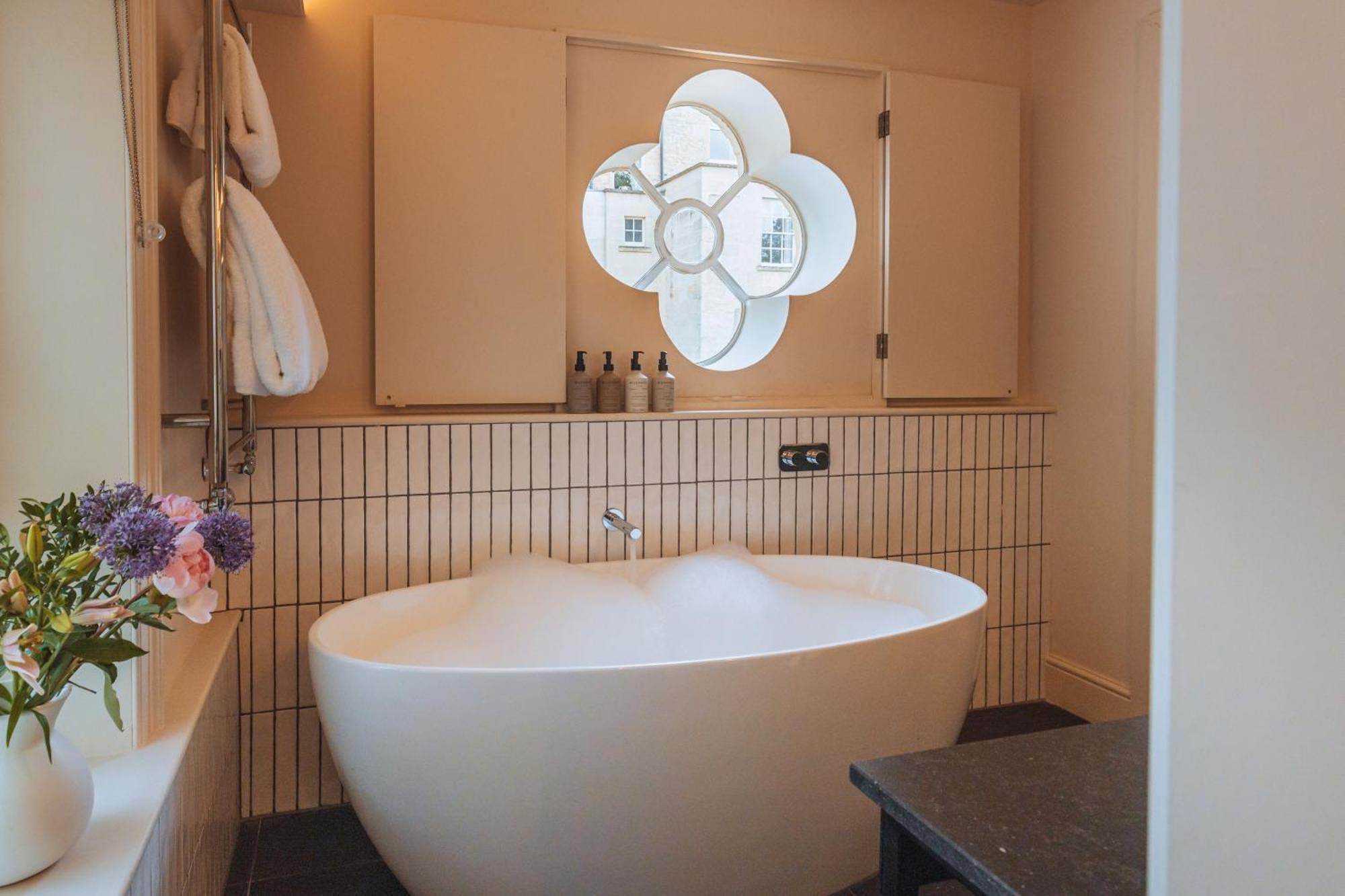 Coach House Large Guest Room,1742602026:JPEG