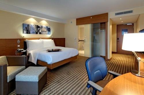 Queen Room Accessible